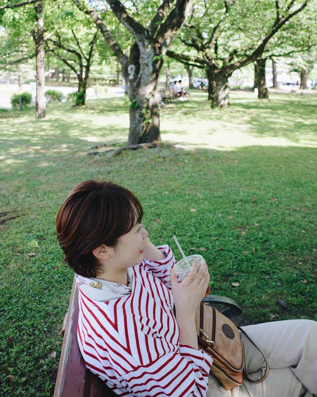 赤坂由梨さんのインスタグラム写真 - (赤坂由梨Instagram)「GW🌿🌲  まりあんぬ絶賛の静岡のセンパ(=セントラルパーク)で ひろきくんのおかげでお得に買えたコーヒー持ってチルした日🥤 ポプラの綿毛が舞い散っていました🌨️  #GW #静岡」5月11日 21時52分 - __fuyuri