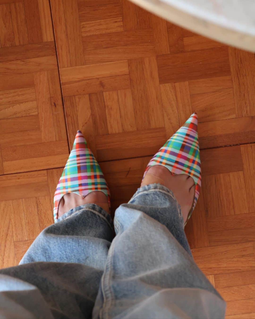 咲和希さんのインスタグラム写真 - (咲和希Instagram)「ジーンズに合うかが靴選びで大事👖✨ 最近はローヒール、ぺたんこばかり✌︎ 色物で気分あげる🤣💛」5月11日 22時08分 - kazukiy21