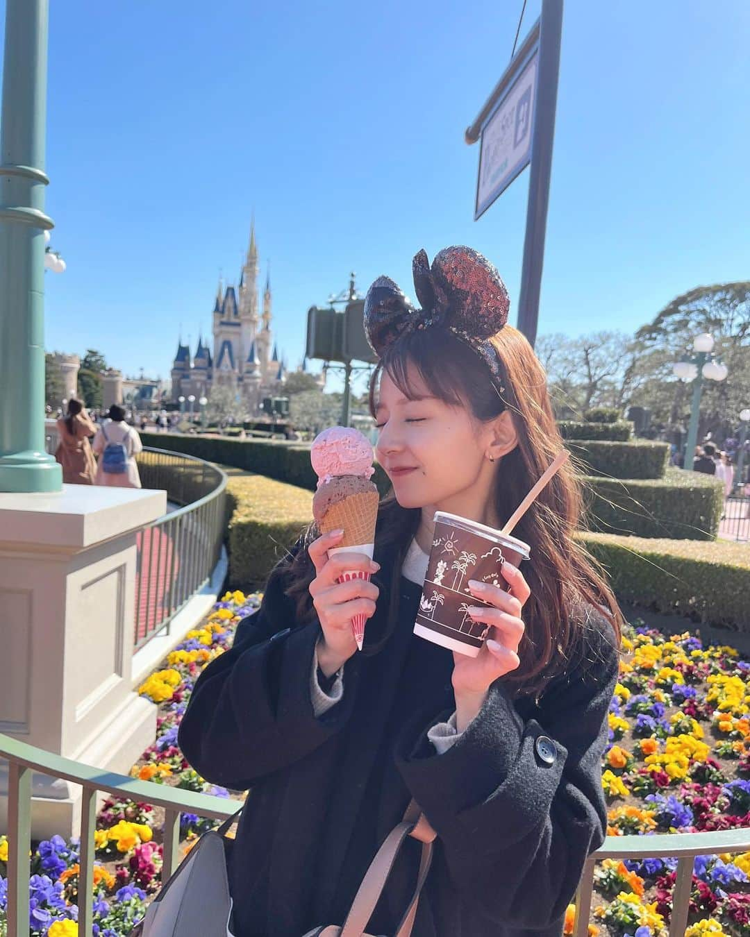 瑞季のインスタグラム：「.  晴れたり雨だったり 暑かったり寒かったり💭     実は 誕生日ディズニー してた #過去pic 📸  休み明けだけど 頑張りましょう~ ◡̈     #5月 #spring」