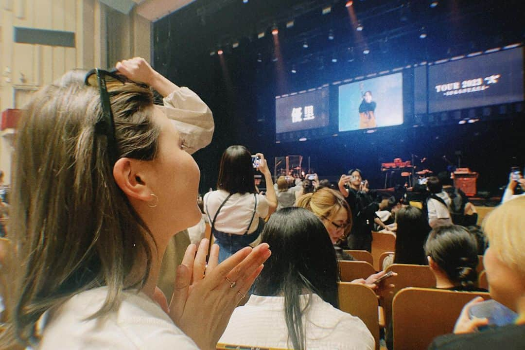 橋本香澄さんのインスタグラム写真 - (橋本香澄Instagram)「. 5/10.11 2days 優里 TOUR 2023 "弍" 〜3があるけど弍だよ〜  人生初めてのライブ🎸🎤✨ 夢を与えてくれてありがとう！最高ダ @yuuri__music__official  . #届け #優里 #ライブ #弍」5月11日 22時06分 - _jasmine_tete_