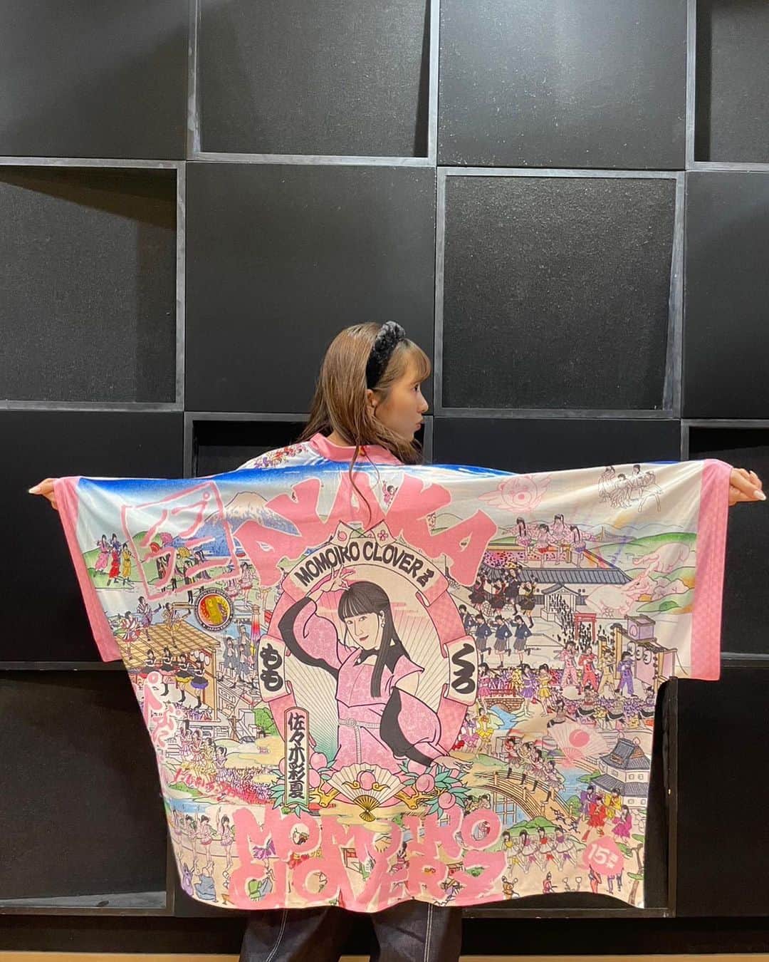 のインスタグラム：「💗  15周年ライブのグッズだよ🫶🏻  #代々木無限大記念日 #momoclo #あーりんぐらむ」