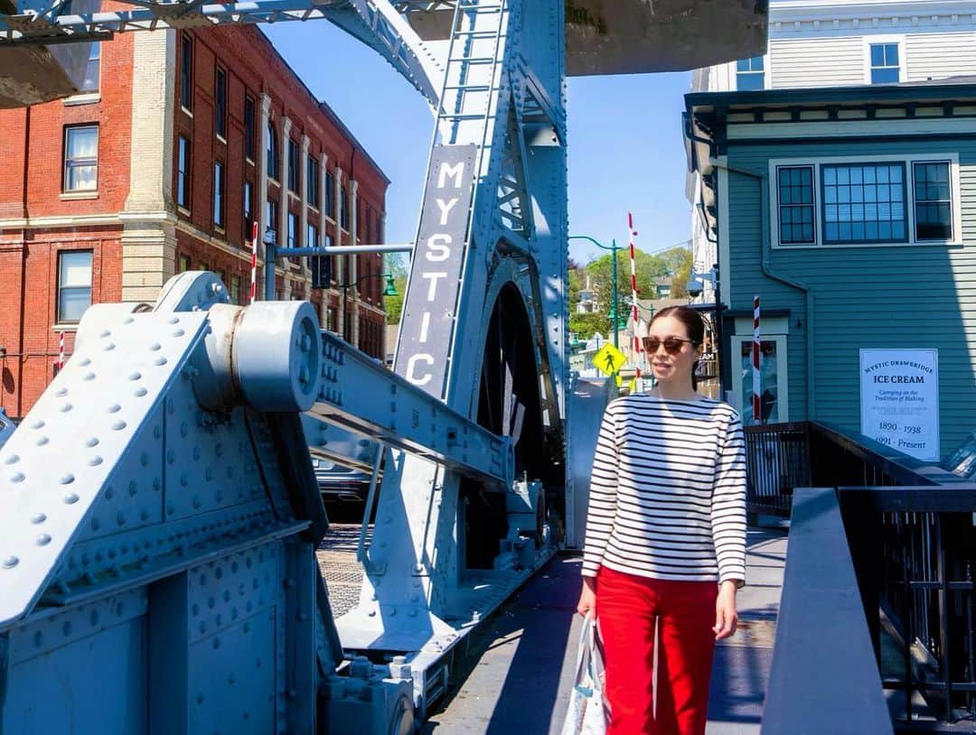川原亜矢子のインスタグラム：「ミスティックを散策 #mystic #trip #pizza #connecticut  #movie #ミスティックピザ #ロケ地 #ミスティックリバー」