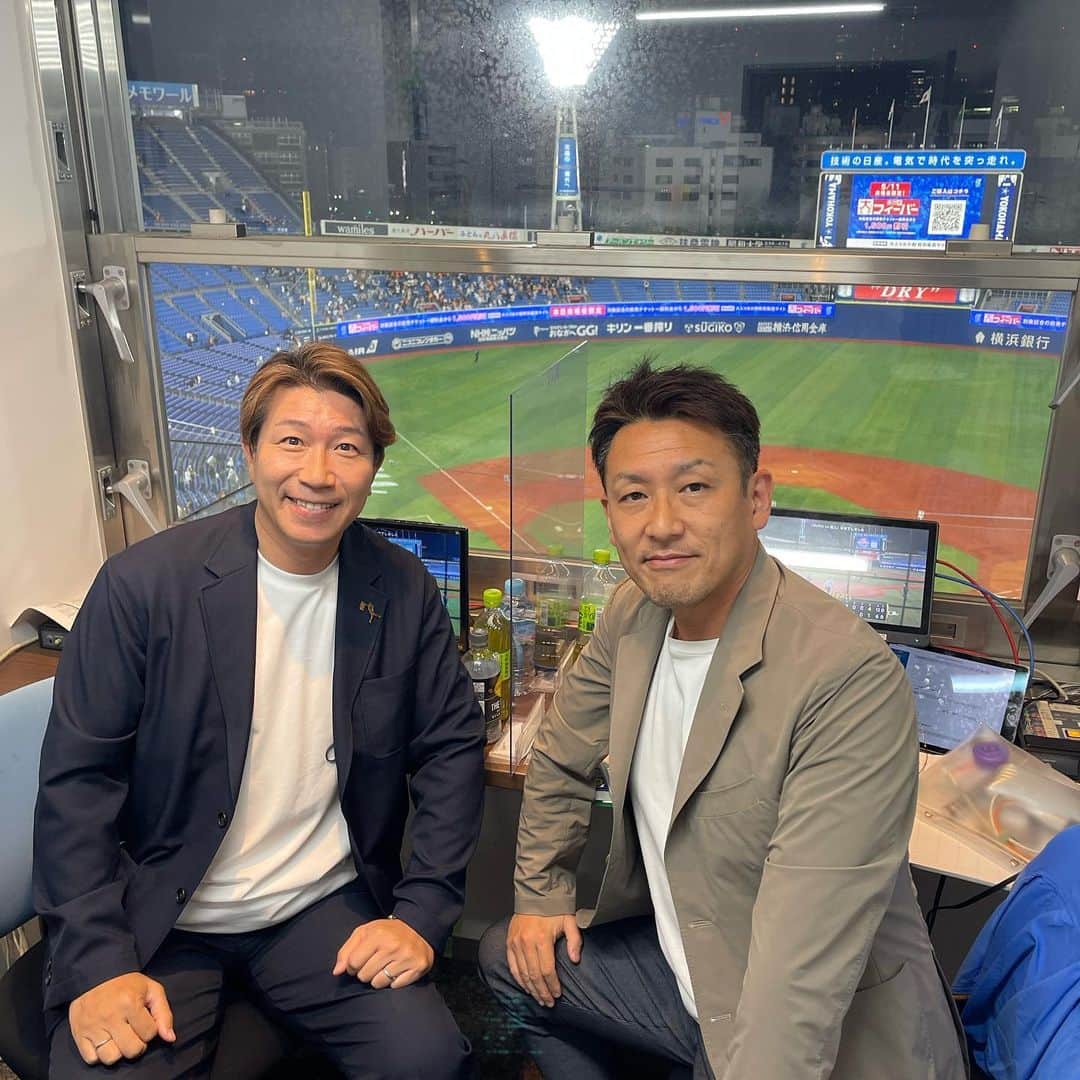 のインスタグラム：「. DAZNにてDeNA vs 巨人の一戦を石黒アナウンサーと共に解説。  #プロ野球 #セリーグ #横浜スタジアム #横浜DeNAベイスターズ #読売ジャイアンツ #DAZN #崎陽軒」