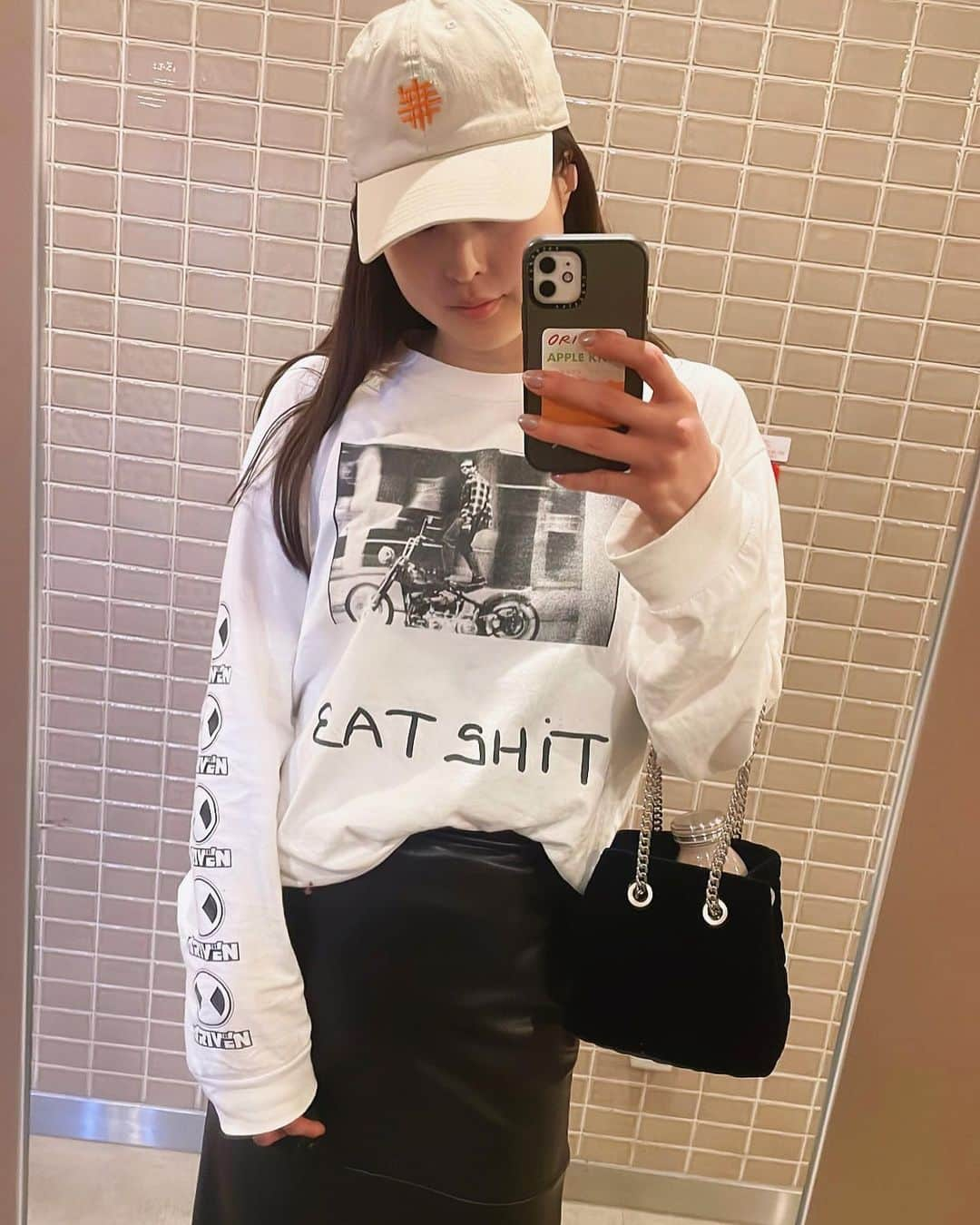 倉松すみれのインスタグラム：「eat shit ! クソ喰らえ🤐🛵笑」