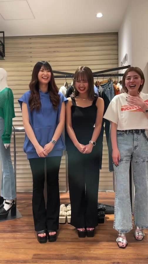 ENVYMのインスタグラム：「【 𝙞𝙣𝙨𝙩𝙖 𝙡𝙞𝙫𝙚🎥】 in SHIBUYA109 ⁡ ⁡ 今週の新作アイテムを紹介しています✨ ぜひご覧ください🙇🏼‍♀️ ⁡ REINA / 158cm MYU / 165cm SAKI /160cm ⁡ --------------------------------- ⁡ ⁡ ⁡ #envym #2023ss #summer」