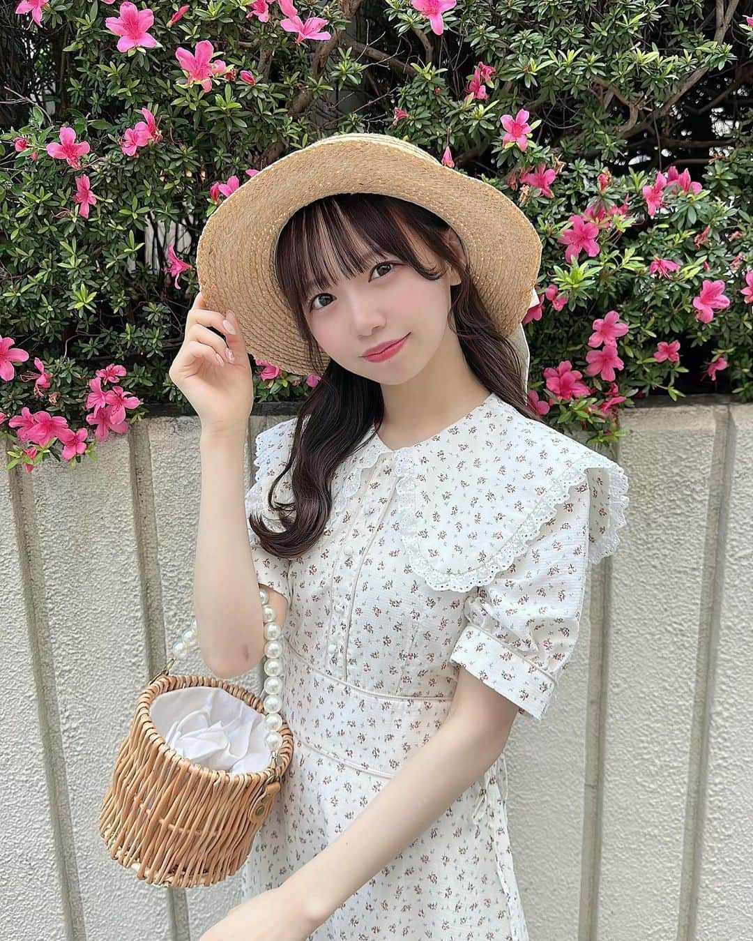畑美紗起のインスタグラム：「evelynさん来店イベント詳細👗🤍  コラボ服お買い上げの方と チェキ2ショット or スマホ2ショットが撮れます👭🏻💞 (私のソロショットでももちろん大丈夫だよ！)  整理券予約：5/12 17:00~  来店日🛍️ 5/20(土)ラフォーレ原宿店 5/27(土) HEP FIVE 大阪店  いつもみてくれてるフォロワーさんと 会えたらうれしいです🐇🫧  初めましての方もとってもうれしいよ∩^ω^∩ そして男性の方ももちろん！ぜひきてね☺️ カップルさんもご家族さんも、おひとり様も🌸  ぜひ！かわいいお洋服ゲットしがてら 一緒に思い出残しましよう〜📷🫶🏻  コラボ服👗 フラワーコットンOP ¥11,000【ピンク/ブルー】 コットンマーメイドセット ¥11,800【アイスグレー/ブラック】  何か質問があったらコメントに書いてね📝  #evelyn #畑美紗起 #畑美紗起プロデュース #ファッション #ファッションコーデ #夏服コーデ #ワンピースコーデ #ワンピース #花柄ワンピース #ootd #fashion #fashionblogger #fashionista #fashionstyle」