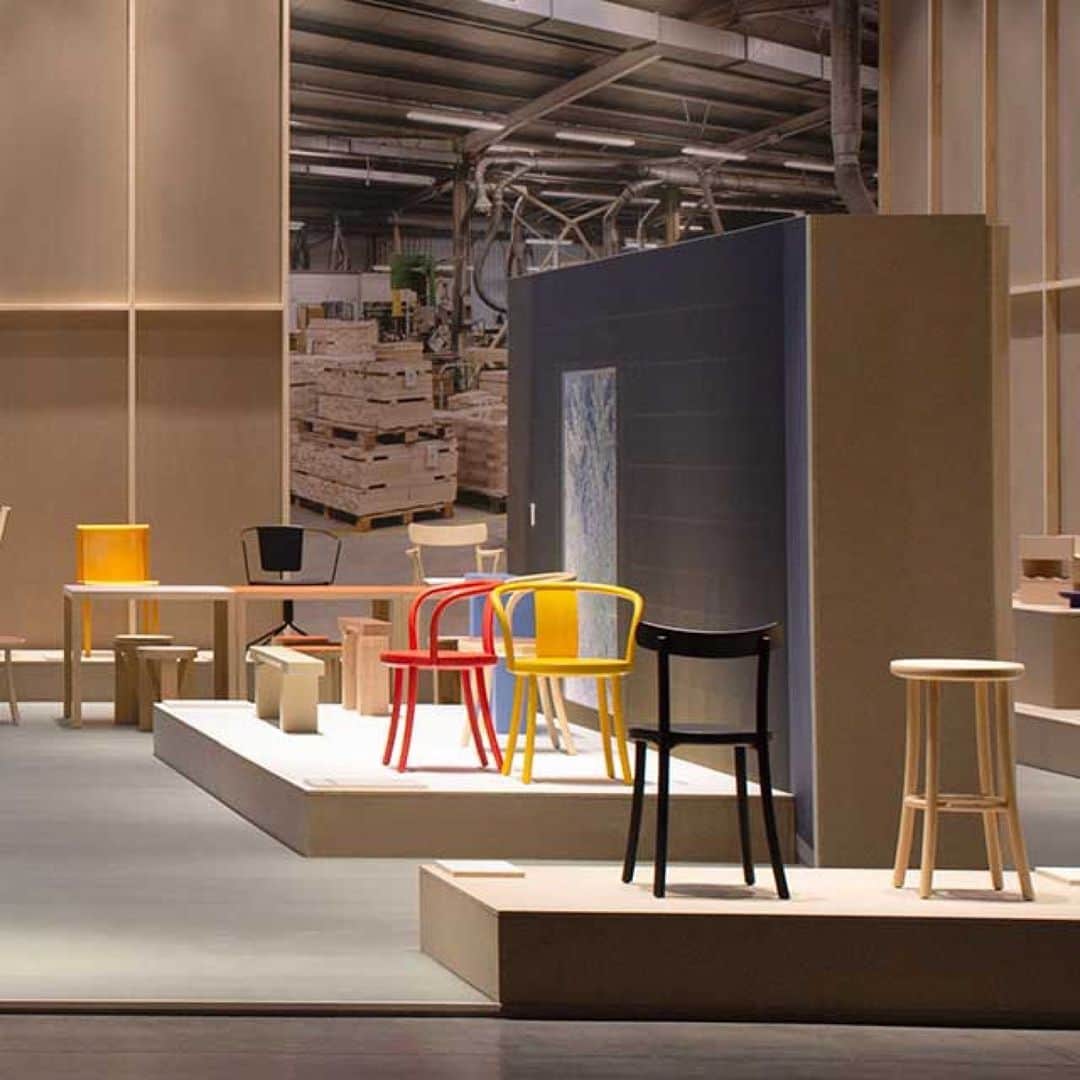 Design Milkさんのインスタグラム写真 - (Design MilkInstagram)「Hold on to your seats because @mattiazzisrl showcased four new collections created in collaboration with @studio__oe, @fosterandpartners, @studioirvine, and @julierichoz at #MilanDesignWeek2023! 🪑 Additionally, two existing collections received updates + a limited-edition color was introduced for its iconic OSSO chair! \\\ Head to our link in bio to check it all out! 🔗  #furniture #furniturecollab #furniturecollection #chaircollection #seatingcollection #furnishings」5月11日 22時24分 - designmilk