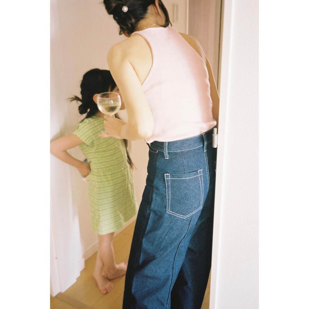 エイミーさんのインスタグラム写真 - (エイミーInstagram)「今回のルックは、かれんファミリーとみりに協力してもらいました☺️🫶🏻 楽しくランチを食べながら🍽️」5月11日 22時30分 - amywotsit