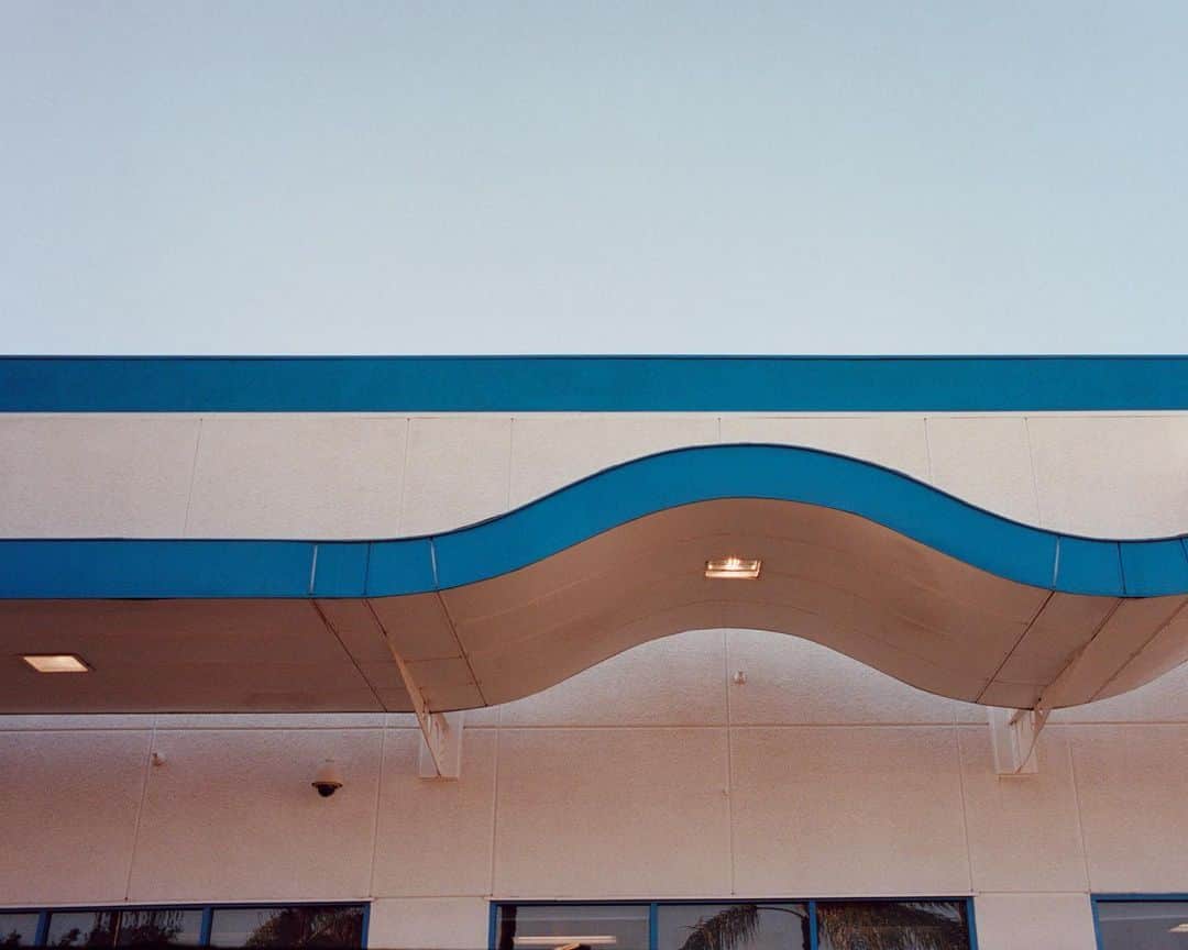 ジルサンダーのインスタグラム：「#JILSANDER  Spring/Summer 2023 campaign documented by Chris Rhodes, Los Angeles, USA November 2022 @chris.rhodes  Now available online and in selected stores #JilSanderbyLucieandLukeMeier」