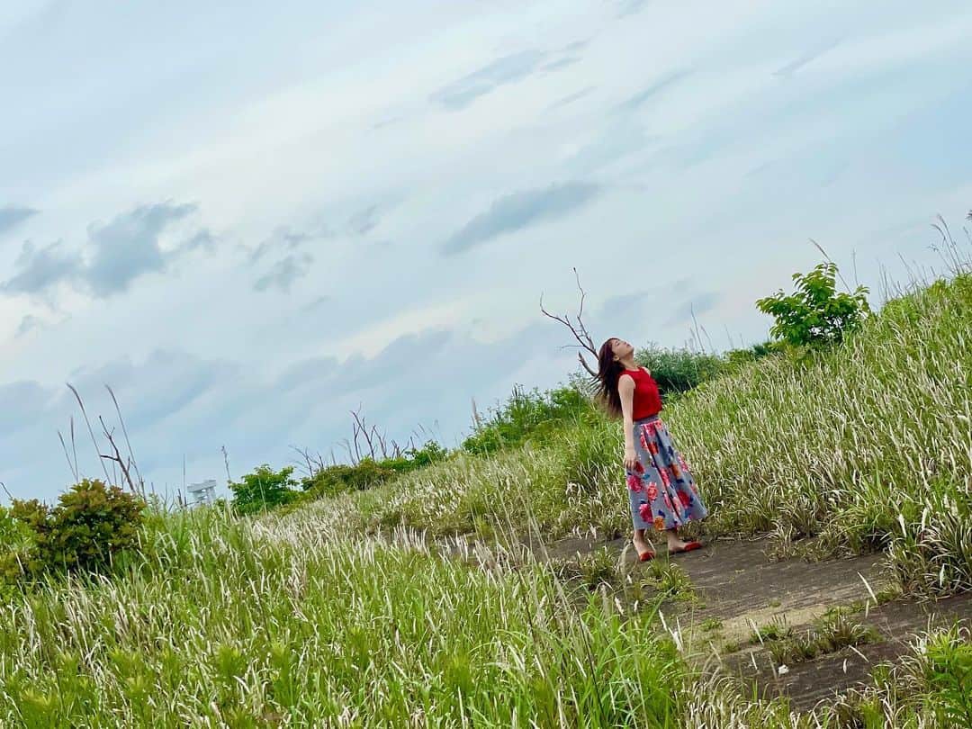 伊藤純奈のインスタグラム：「. 本日でデビュー10周年！ バタバタですっかり 忘れちゃうところでした。 皆様、いつもありがとう ございます😌これからも よろしくねっ。」