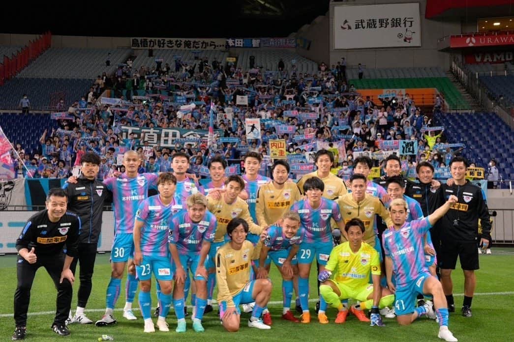 小川佳純のインスタグラム：「. 5/10(水)J1第10節vs浦和レッズ 2-0 win  みんなで掴んだ最高の勝利！ 連戦でもハードワークし続けた選手たちが素晴らしかった！  そんな選手たちを後押ししてくれたサポーターの皆さん、本当にありがとうございました！  次節のダービーはさらなる熱い応援よろしくお願いします！！  #サガン鳥栖 #明治安田生命j1リーグ」