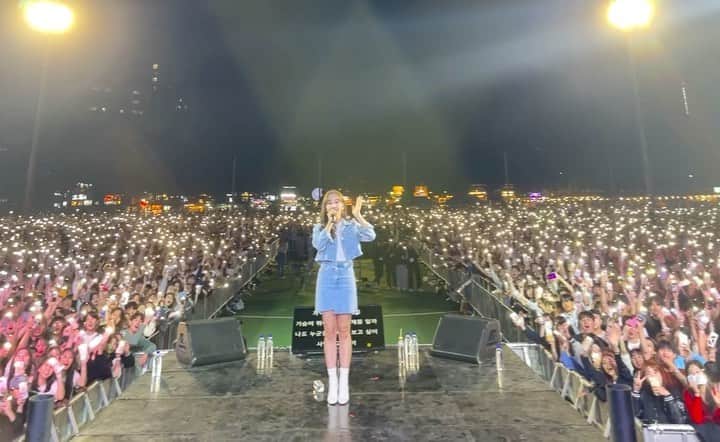 ペク・アヨンのインスタグラム：「나 진짜 #과기대 만나서 너무 행복했다구..🫶🏻🥰 다들 재밌게 놀아줘서 고맙구,  결혼 축하한다고 외쳐줘서 고맙구, 질투가나 타이밍 기가막히게 맞춰서 불러줘서 고맙구,, 받은것만 너무 많았던 과기대 사랑해 모두😘💜」