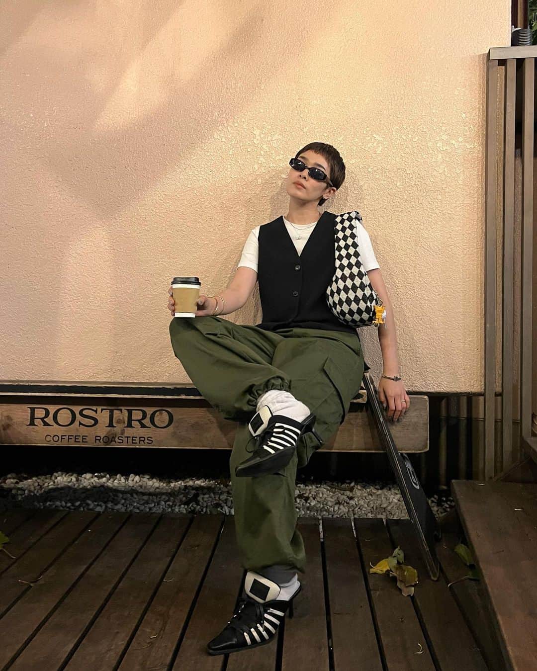 のインスタグラム：「new @yelloshoes_official 🖤& @null._official_ bag⚽️ スポーティーな気分だった日🤸🏼🤸🏼」