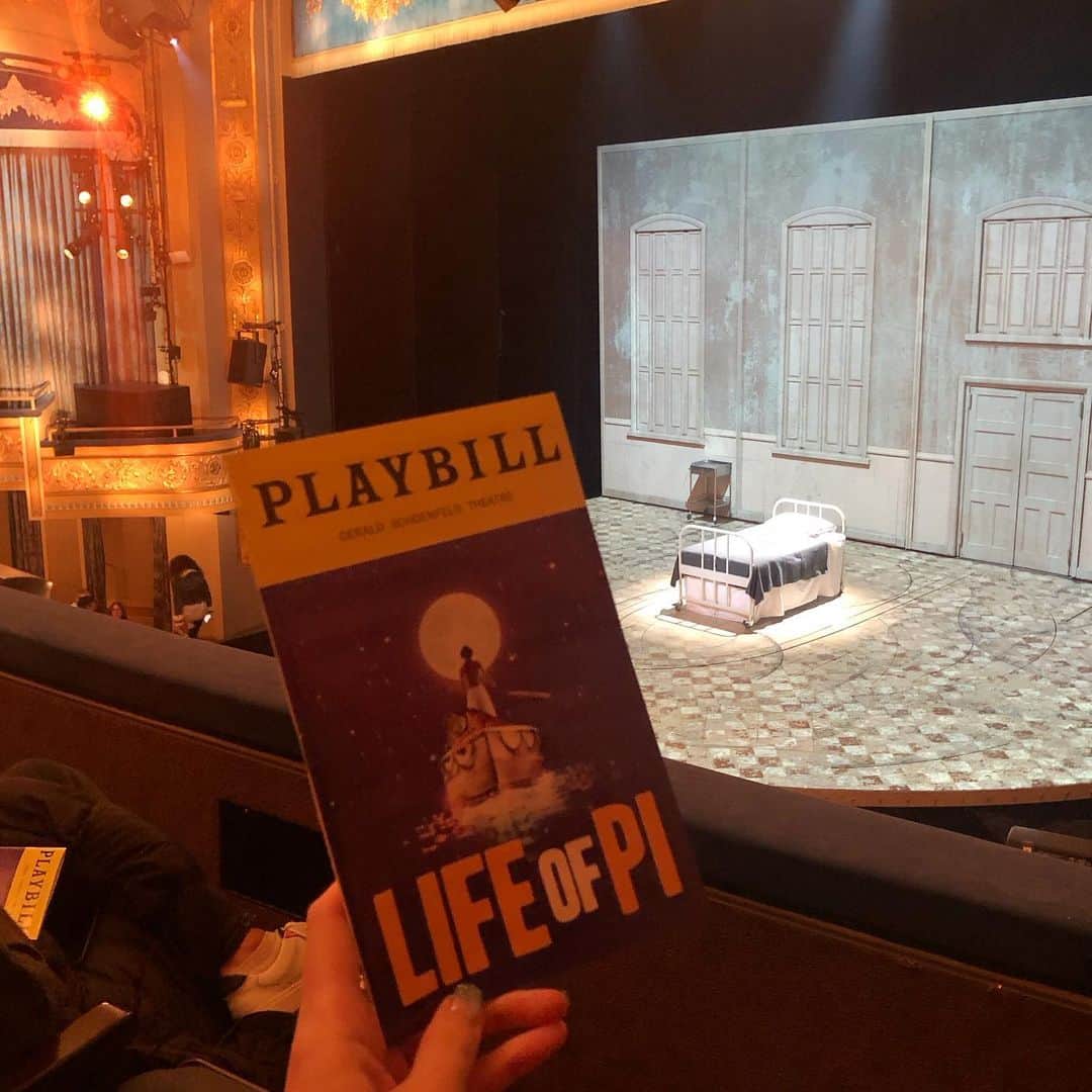 岡田育のインスタグラム：「The 76th Tony awards should have merged actor/actress awards for diversity and inclusion, and have added best animal awards even only for Richard Parker (and Milky White)!! 🦓🐢🐅🦧🚣(🌳🐄) @lifeofpibway  #lifeofpi #lifeofpibroadway  #ライフオブパイトラと漂流した227日  . 4月の観劇記録続き。『Life Of Pi』も床面プロジェクションが綺麗なので二階席が超おすすめです。本当に素晴らしかったが感想まだ書けてない、これから書く！」