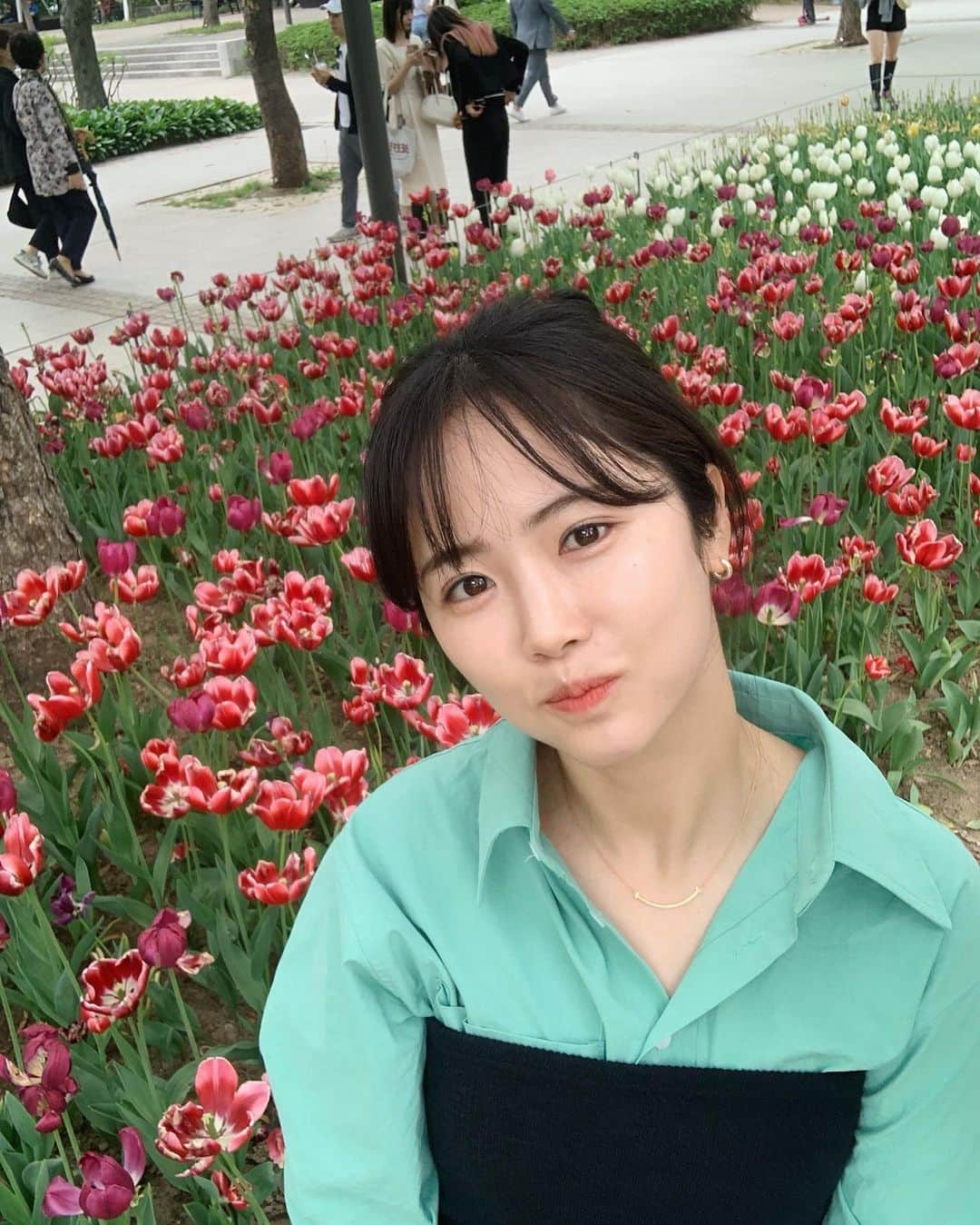 イ・ミナさんのインスタグラム写真 - (イ・ミナInstagram)「언제인지 모르는 서울나들이🫧🩷  사진찍을때 표정은 한결같은편,  윙크는 할줄모르는편🩵>_ㅇ삉🩵」5月11日 23時00分 - mina_world_