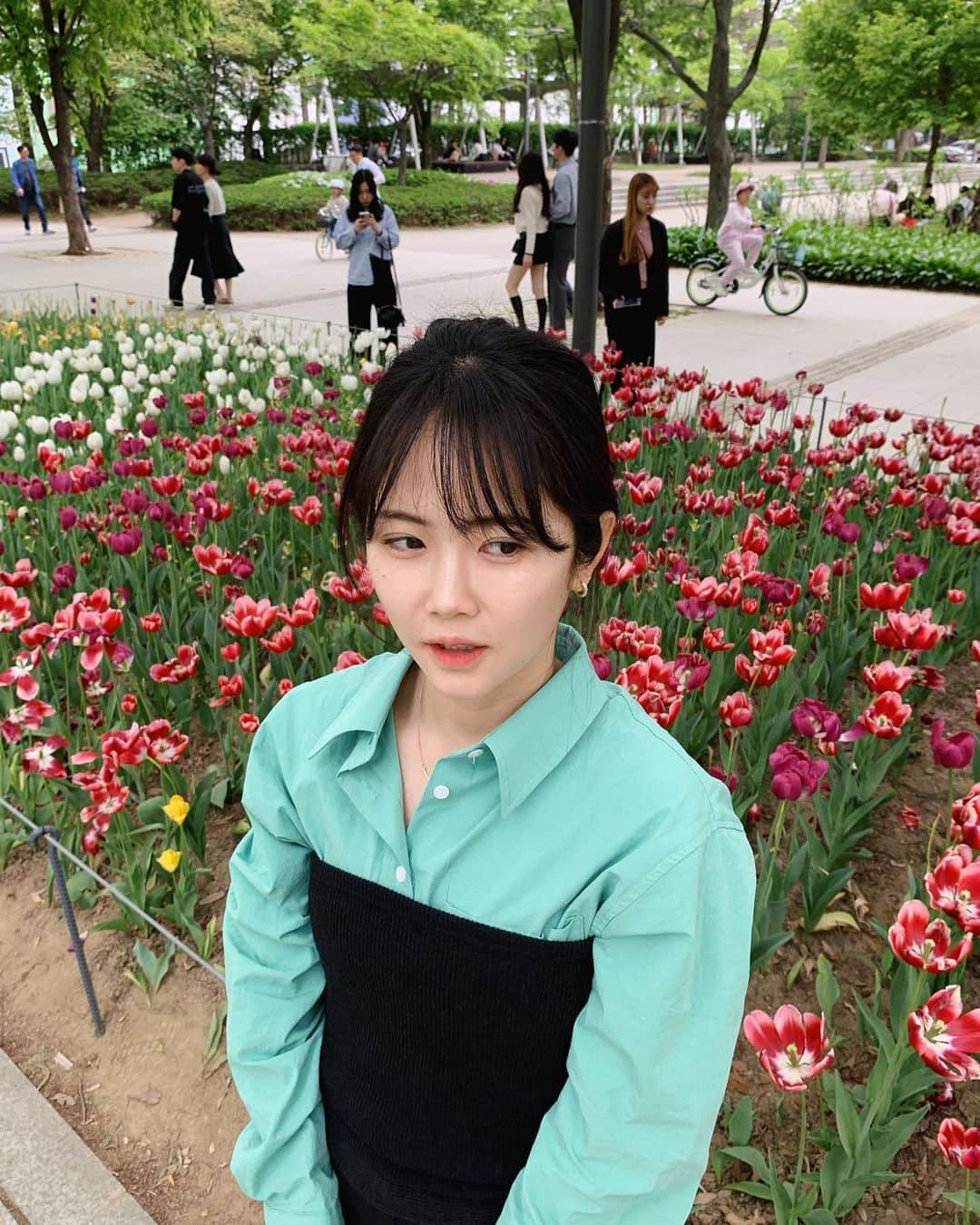 イ・ミナさんのインスタグラム写真 - (イ・ミナInstagram)「언제인지 모르는 서울나들이🫧🩷  사진찍을때 표정은 한결같은편,  윙크는 할줄모르는편🩵>_ㅇ삉🩵」5月11日 23時00分 - mina_world_