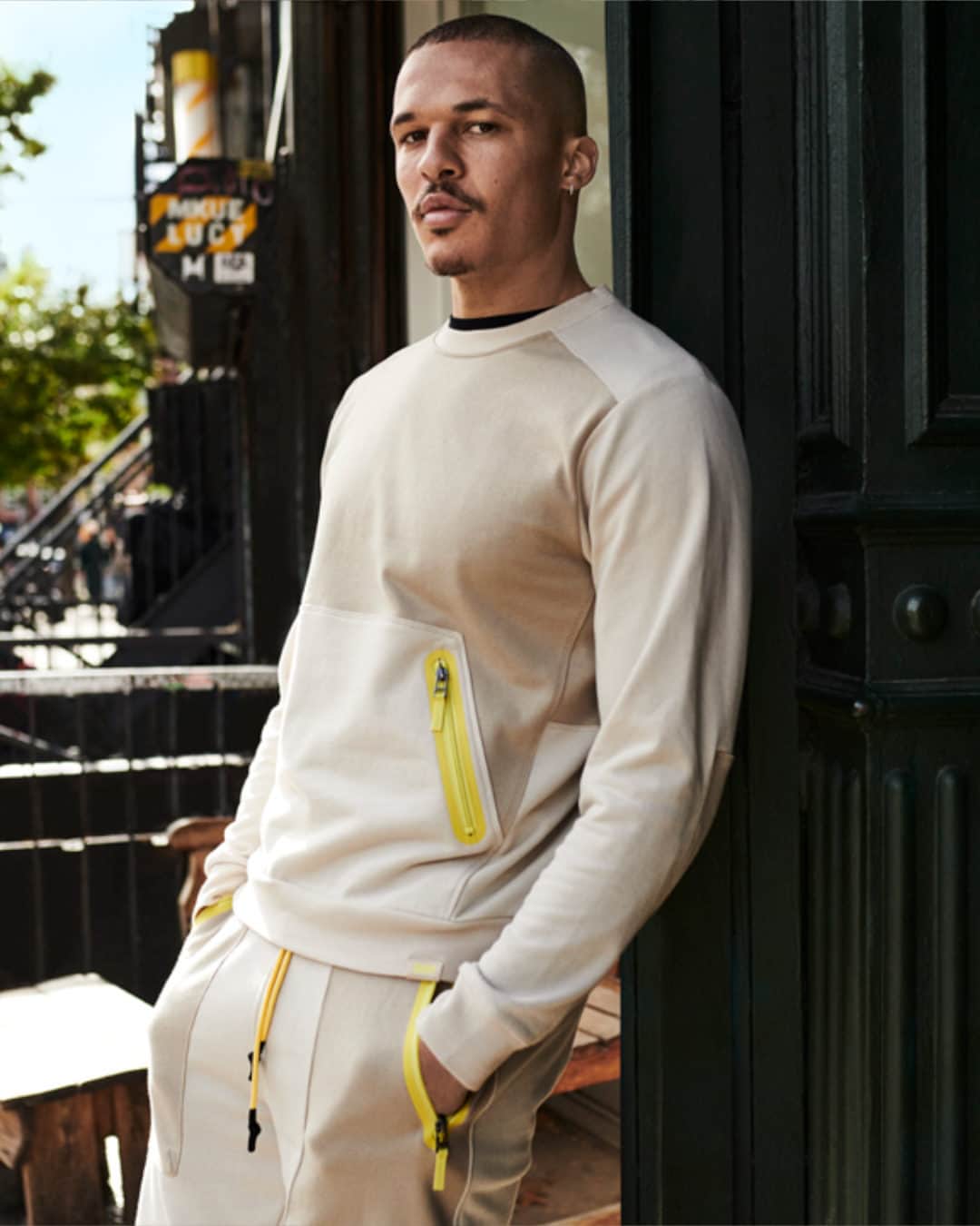 DKNYのインスタグラム：「Back on track.   Shop the latest Spring looks at DKNY.com  #IFEELDKNY」