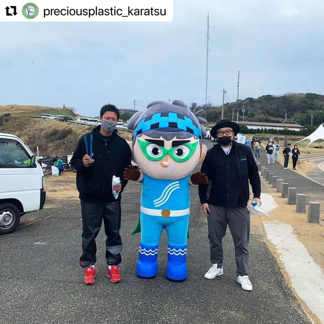 赤星拓さんのインスタグラム写真 - (赤星拓Instagram)「人生にスポーツを⚽️ いつもやってきたこと。 『護る』それが私がやるべきこと。 有難い。 また守護神と呼ばれる日まで。 #Repost @preciousplastic_karatsu with @use.repost ・・・ 波戸岬ビーチクリーン2023 サガン鳥栖のレジェンド  波戸岬ビーチクリーンには唐津市外からも熱い仲間が集まってくれます！ 去年から応援してくれている元サガン鳥栖の守護神、赤星さん  @akahoshi.taku_1 、引退後は佐賀県のスポーツの魅力を全国に発信し、地域の活力とスポーツ環境の充実を目指す「株式会社SSB @ssbiz_official」を立ち上げ、佐賀県のスポーツと自然の未来を切り開いてくれています！ 今年も波戸岬ビーチクリーンに参加してくれて、波戸岬の海を守ってくれます！  来年は佐賀県で歴史的な国スポ2024 @saga_2024 @karatsu.2024 が開催されます！波戸岬では自然の恵みを活かしたトライアスロンの熱戦が繰り広げられます！（リハーサル大会は今年の9月にあります） 大会期間中は多くの人が県外から訪れます！ そのとき波戸岬の海を見て、感動してもらえるようにビーチクリーンに全力を尽くしましょう！  波戸岬ビーチクリーン 2023　お知らせ  波戸岬ビーチクリーンの応募の締め切りは今日までです。  主催者にてボランティア保険加入のため、 クリーンアップ参加は事前にお申し込みをお願いします。  https://karatsu-f-f.com/hadomisaki.html  #sdgs #波戸岬 #beachclean #レジェンド #波戸岬ビーチクリーン #佐賀 #福岡 #長崎 #波戸ビーチクリーン #サガン鳥栖 #ゴールキーパー  #トライアスロン #株式会社SSB #SAGA2024  #唐津 #karatsu #beachcleanup   #sustainable #ethical #local #authentic #sustainability #サステナブル #エシカル   #globalwarming #地球温暖化 #アップサイクル #upcycle #海洋研究班」5月11日 22時53分 - akahoshi.taku_1