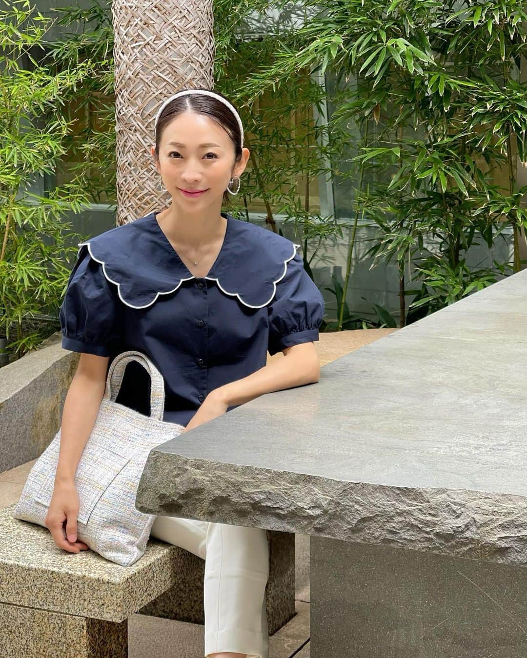 のインスタグラム：「- 今日は何だかバタバタだった日💨 なのでかっちり髪を束ねてましたw  毎日、充実していることに感謝🫶🏻 で、いきなりですが明日までFleur送料無料です❤️  さて、まだ残っているお仕事を済ませて早く寝よう💤」