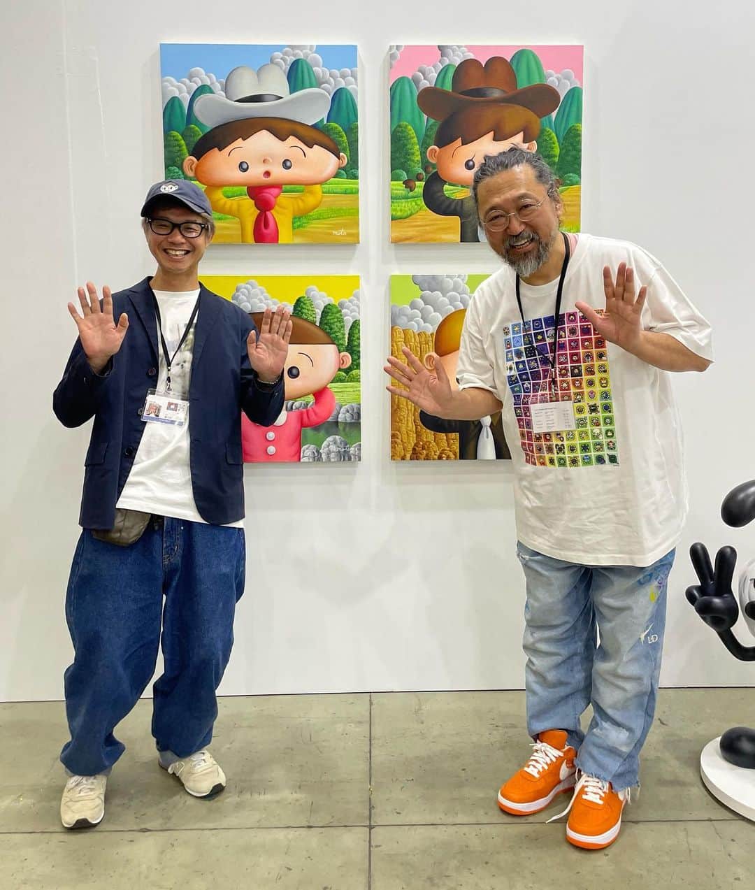 本秀康のインスタグラム：「台湾のアートフェア「台北當代」のプレビューに参加しました。明日から3日間開催です。カイカイキキのブースに僕の絵がありますので、台湾のかた、是非ご覧ください！写真は村上隆さん、ミスターさんと。#taipeidangdai #kaikaikiki #takashimurakami #本秀康 #hideyasumoto #oilpainting」