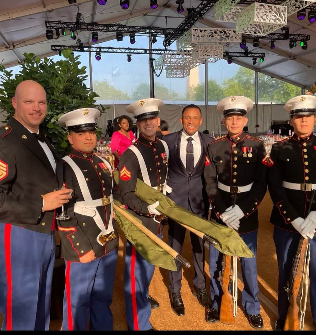 ヒル・ハーパーさんのインスタグラム写真 - (ヒル・ハーパーInstagram)「Wow. Such a wonderful honor to emcee The Ball for the Mall last night!  When I see the Washington Monument or the Lincoln Memorial steps or the beautiful MLK Memorial my heart just gets filled.  Thank you to The Trust for the National Mall for having me.  Our National Mall truly represents the best of our wonderful and diverse country. It is a worldwide symbol of Democracy. Visited by more people thank any park in the country. I am so inspired every time I am in the shadows of these wonderful monuments & memorials. Huge congrats to the amazing Sheila Johnson and Ambassador Emily Haber on your awards! And to Gigi Dixon & Bill Daley of Wells Fargo for the Corporate Citizenship Award.  Catherine and everyone at The Trust for the National Mall are amazing!! Congrats to all and let’s all continue to support our National Mall and all it represents!  📸: @amnaonpbs  #ballforthemall  @thenationalmall」5月11日 23時18分 - hillharper