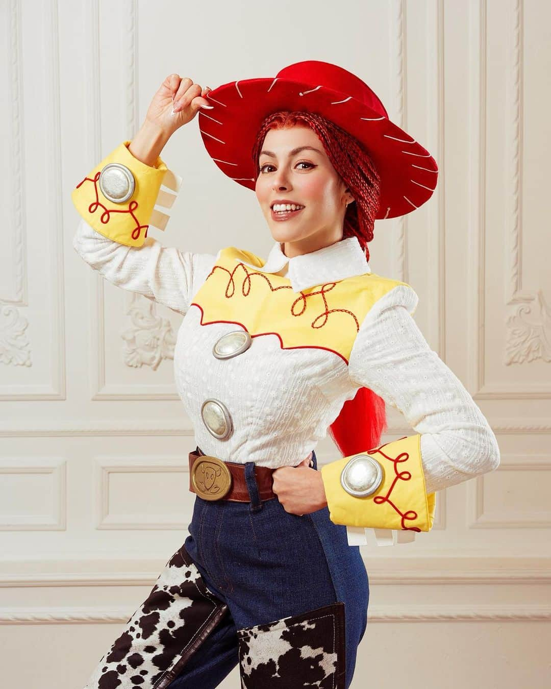 Nadya Antonさんのインスタグラム写真 - (Nadya AntonInstagram)「¡Corre como el viento Tiro Al blanco!  La película de Toy Story tiene un un espacio muy especial en mi corazón ya que es la película favorita de mi Mamá y siempre unía nuestra familia.   En mi visita a parís tuve la oportunidad de tomarme fotos temáticas de Toystory con @lily_on_the_moon así que esperen nuestras fotos juntas! Ya saben soy norteña y pues vivan las botas y los sombreros si siñor  📸 @anto_and_the_cosplayers  #toystory #jessie #disney」5月11日 23時11分 - nadyasonika