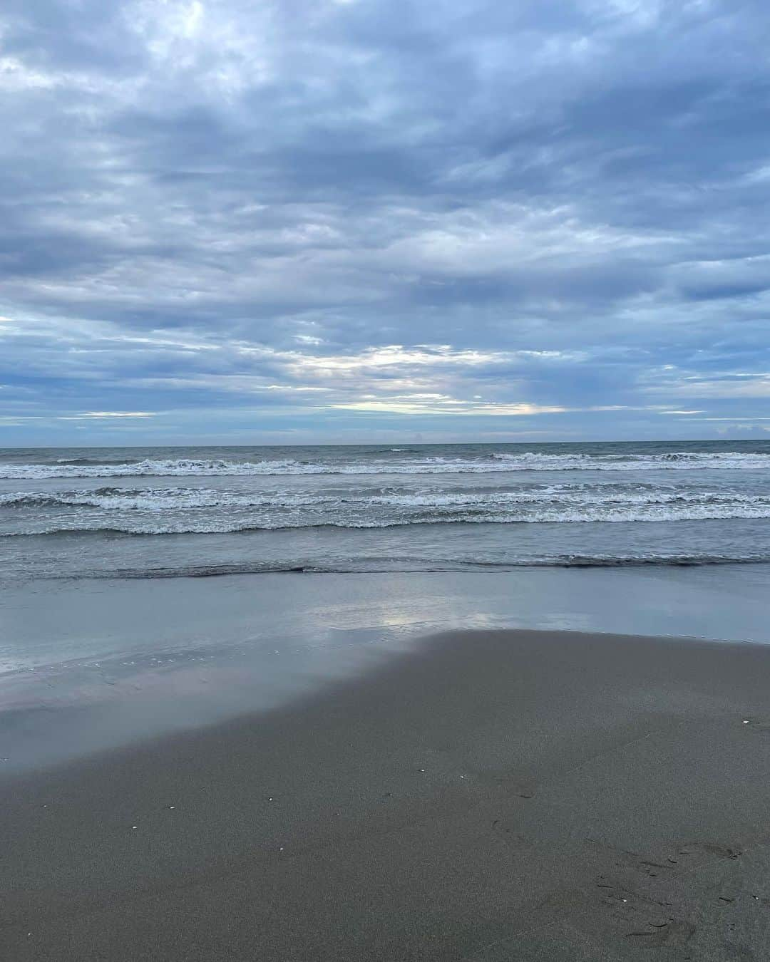 東咲月さんのインスタグラム写真 - (東咲月Instagram)「🌊☀︎☁️ sea,saw,seen」5月11日 23時11分 - satsukiiazuma