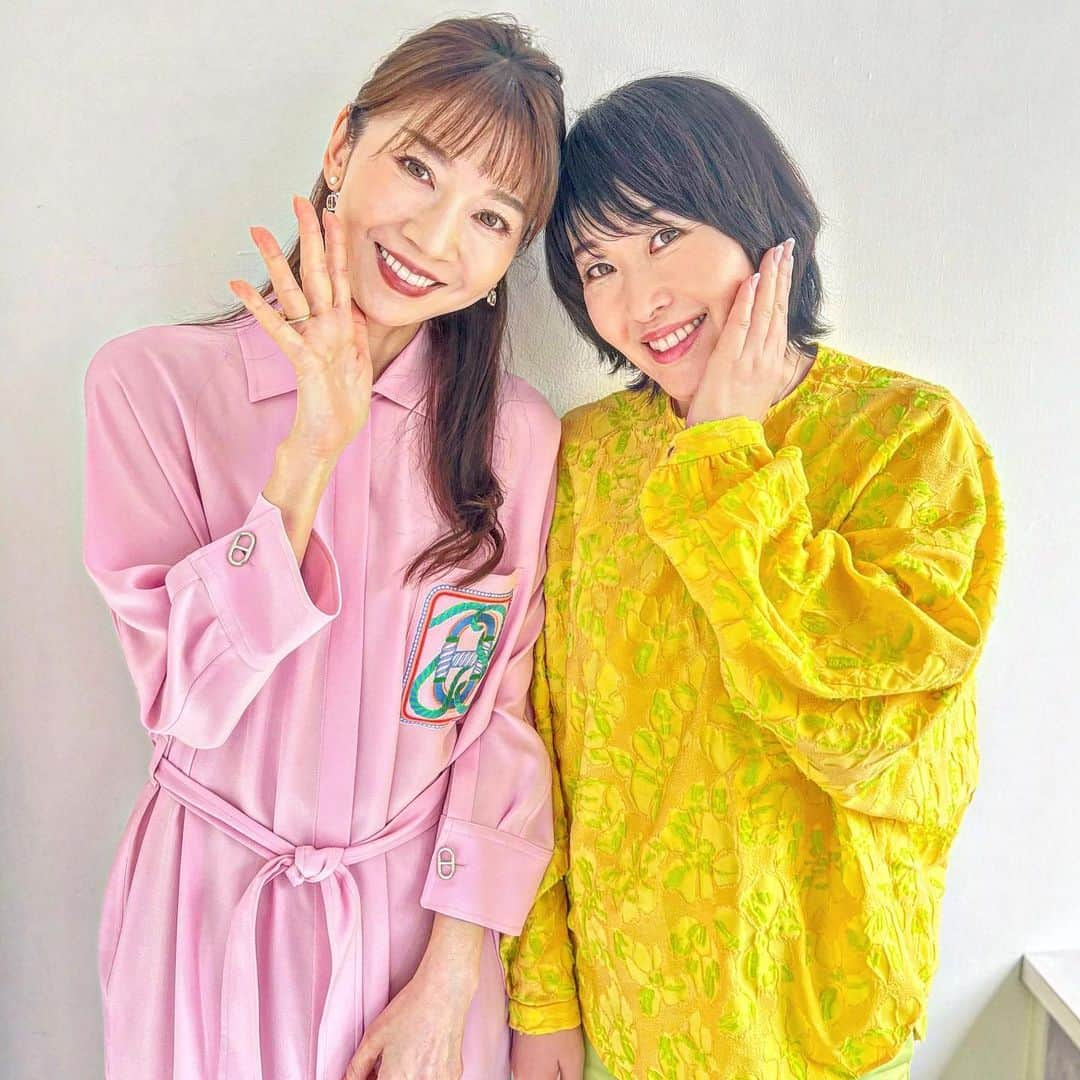 小林ひろ美さんのインスタグラム写真 - (小林ひろ美Instagram)「麗しき十和子さんとの撮影でした♡ 日焼け時代からいまに至るまでの 物語✨十和子さん、楽しかったです🌹 #すてきなあのひと  #君島十和子さん #ブライトニング」5月11日 23時27分 - hiromi_kobayashi__