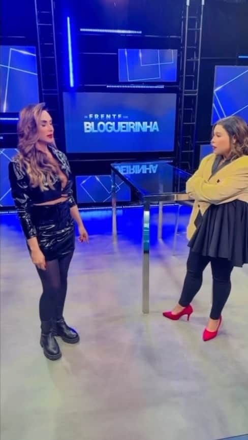 Nicole Bahlsのインスタグラム：「Olha a nêna escorrendo na parede @blogueirinha 😂」