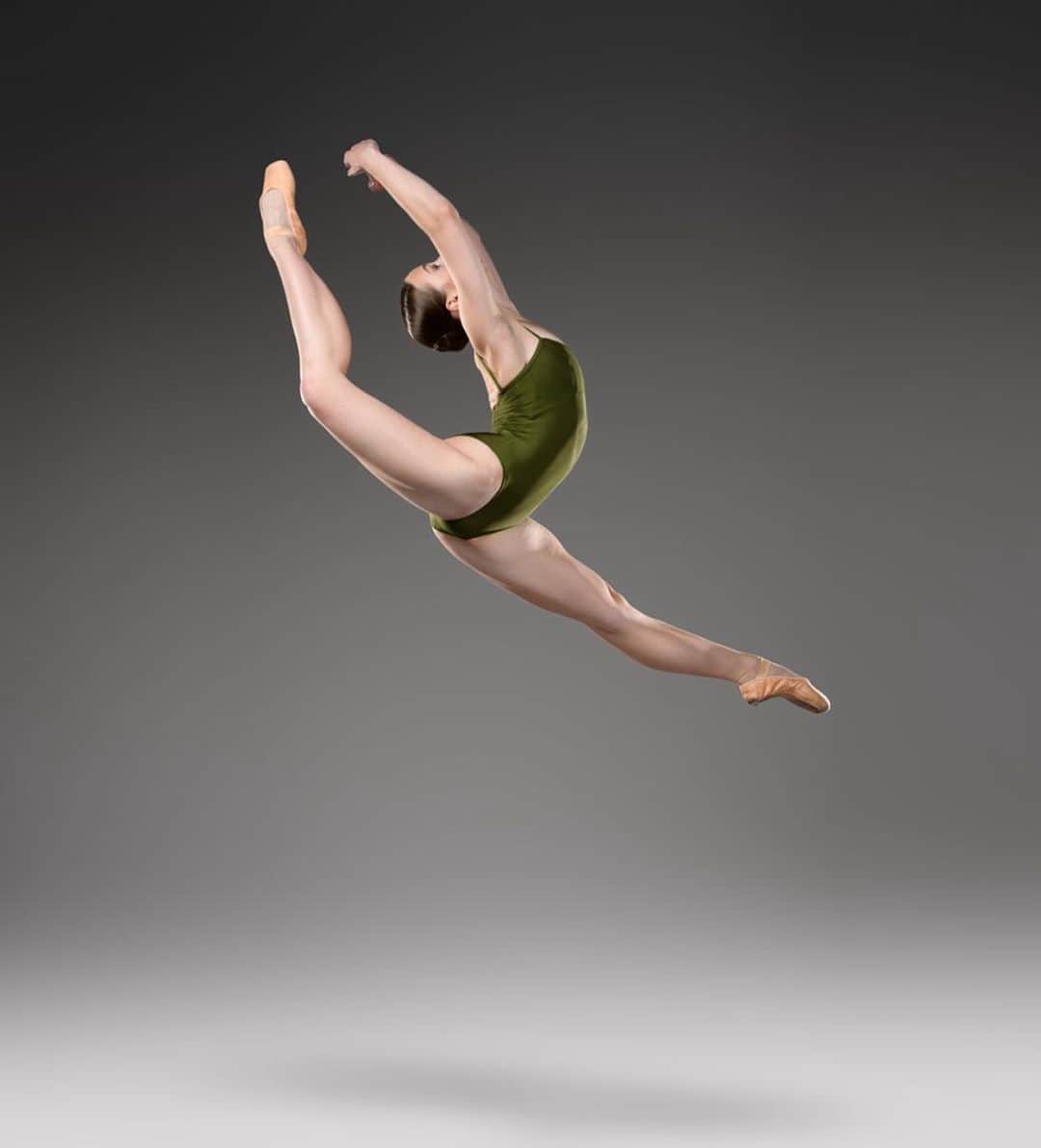 Ballet Is A WorldWide Languageさんのインスタグラム写真 - (Ballet Is A WorldWide LanguageInstagram)「Gorgeous 🫶🏻 @emmacd__ by @candidlycreated   #emmaduncan #worldwideballet ✨🫶🏻🤩」5月11日 23時29分 - worldwideballet