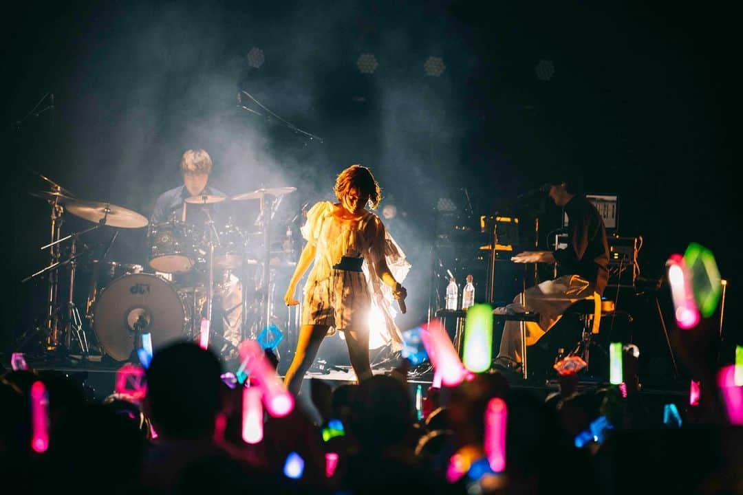 大原櫻子のインスタグラム：「大原櫻子 2023 ライブハウスツアー「10(天)まで届け!! 東京公演、ありがとう✨✨  名古屋からの東京、 久々のEXシアター、 アツイ、暑い、熱かった！！🔥  そしてそして、、  発表されました✨  zeppツアー！！🎉🎉  １０月から始まりまっす！！🏃‍♀️ 詳しくは、ホームページみてね！  なんだかあっという間に来そうだね！！  今回のツアーも、後半戦🎸 ここから更に盛り上がっていきますよ💪  大阪、仙台、 待っててね！！😘」