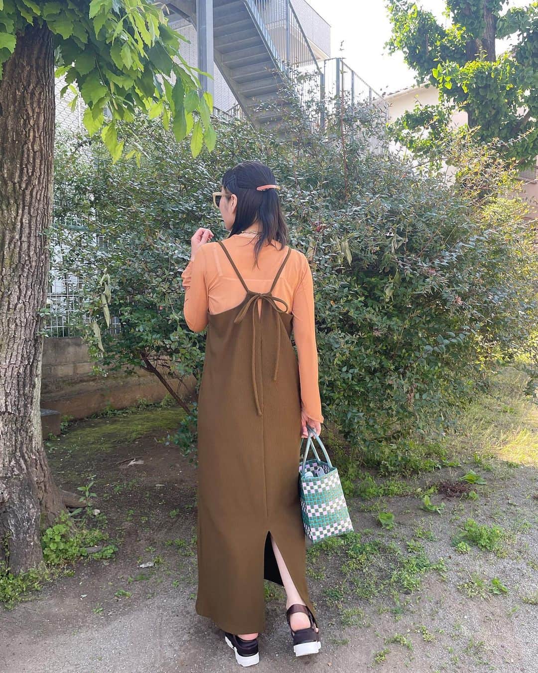 amigo.amigo.5205622さんのインスタグラム写真 - (amigo.amigo.5205622Instagram)「． ★#ママコーデ ★  こないだの#お仕事コーデ 🧡  動きやすい#フレームスレイカズン の #ワンピース を着たよ！  ✔︎オールシーズン リブ見えキャミワンピース  @framesraycassin  一年中着れる#ワンピ 🧡 #バックスタイル も可愛いよ😍  #シアートップス は #UNIQLO ✖️#mamekurogouchi  #身長154cm 、Mサイズ着用。  @uniqlo_with  @uniqlo_jp   ✔︎#bag @marni   ✔︎#サンダル @randa_pic   #framesraycassin#ロングスカート  #ロングワンピース #ロングワンピ #仕事コーデ #仕事服  #マルニ#マルニマーケット  #marni #marnibag  #marnimarket #randa #ランダ#ユニクロ購入品  #マメクロゴウチ  #uniqlomamekurogouchi  #ユニクロ」5月12日 9時39分 - amigo.amigo.5205622