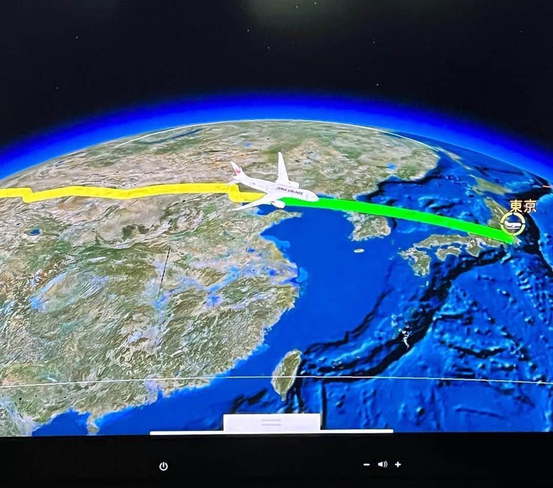 金子三勇士のインスタグラム：「Was a long flight... @japanairlines_jal  #Japanairlines #Jal #B789 #Oneworld #MiyujiKaneko #ontour #flightmap」