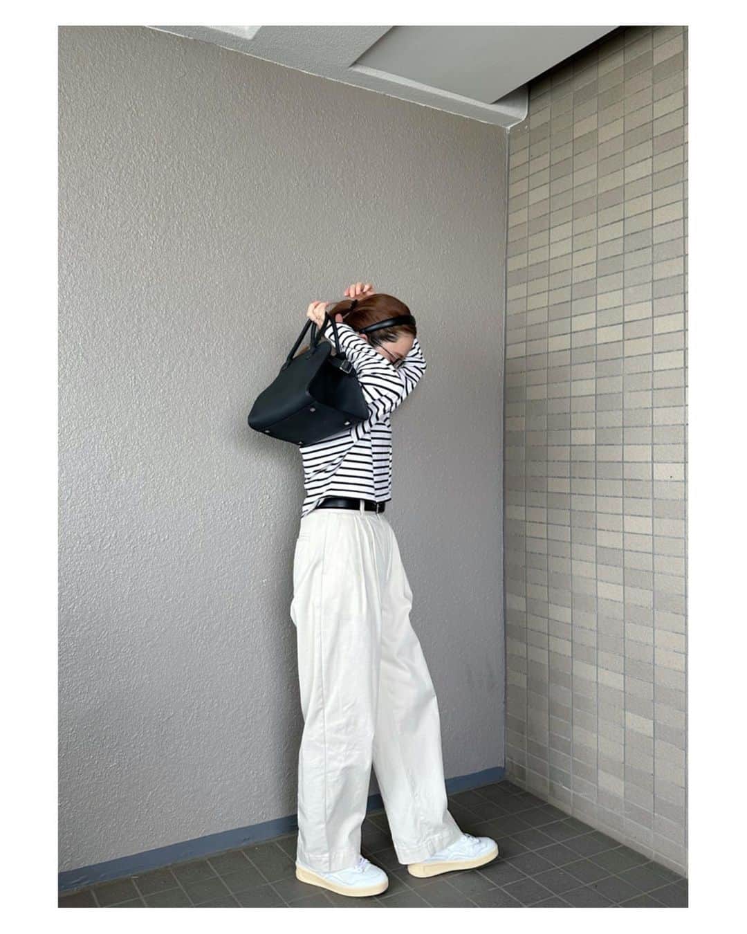高山直子さんのインスタグラム写真 - (高山直子Instagram)「🦓🤍 ショート丈とパンツのボリュームのバランスが好きです🫶🏻  #きょうのふく」5月12日 9時40分 - nao_70koro