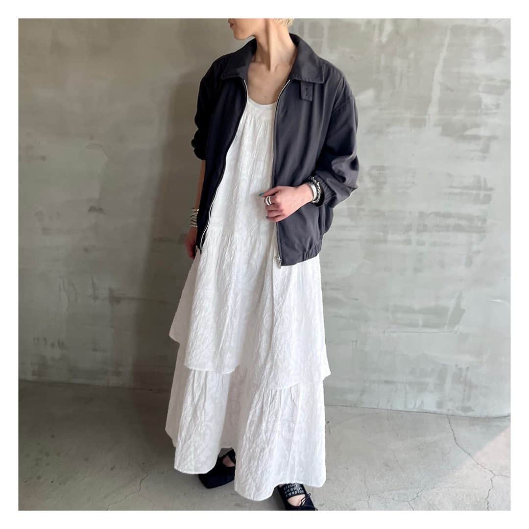 エリオポールのインスタグラム：「2023 Summer Collection  Blouson  31.900yen / HÉLIOPÔLE   Ref: 13003063023HN Color: White. Gray Siz: 36. 38  Dress  39.600yen / H.A.O  Ref: 13141004014HN Color: White. Black Siz: F  店舗にてお電話による通販対応も承っております。  HELIOPOLE代官山店  03 3770 6438  HELIOPOLE 札幌店  011 209 5455  HELIOPOLE 広島店  082 542 7033   @heliopole_official #HELIOPOLE  #エリオポール」
