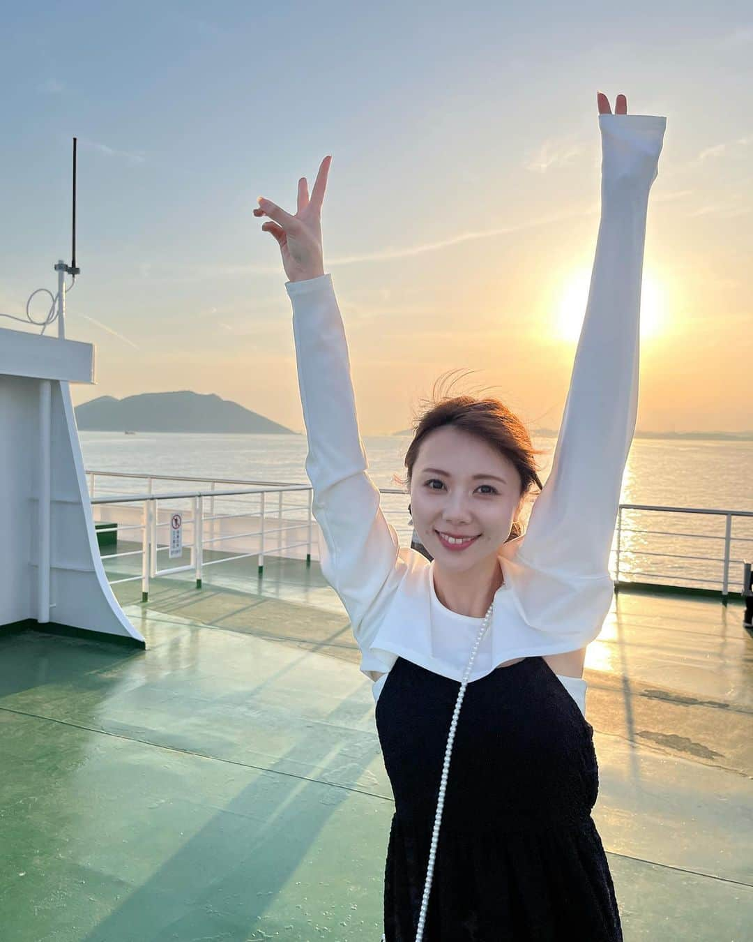 西村季里子さんのインスタグラム写真 - (西村季里子Instagram)「・  1週間旅行にいって、 日にあたりまくって(日傘はしてたけど) スキンケアもいつもと違うのを使ってたら さすがに肌の調子が悪くて🥺  帰ってきてから1週間、 韓国のスキンケア商品の 「니프니프(ニプニプ)」を使ってみました🌿  スクラブとパック2種類🧖🏻‍♀️  パックは浸透力がものすごくて これはストックして使いたい！ そして、めちゃくちゃ感動するくらい 肌質が変わったのはスクラブ🤎 これ、本当にすごい。 使ったあとのちゅるちゅる感やばいし、毛穴なくなった。  これやるためにお風呂入ってるようなもん。  肌質改善したい人にオススメです🫶🏻  🌱BIOPLE 3月23日 🌱COSME KITCHEN4月26日  フォロワー1150万人のチョン・ジウプロデュースのコスメブランド!ニプニプが新登場! COSME KITCHEN BIOPLE 先行販売商品  #neafneaf ##ニプニプ#ニプニプマスクパック #韓国マスクパック#スクラブ#韓国コスメおすすめ#韓国コスメ #ゆらぎ肌ケア #角質ケア#スキンケア#ビープル#コスメキッチン #マッシュビューティーラボ #biople #cosmekitchen」5月12日 10時11分 - kiriko_nishimura