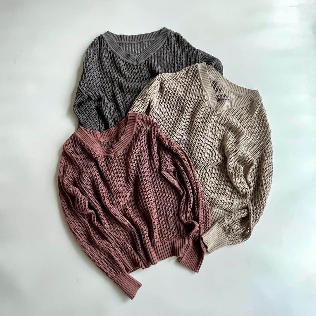 エリオポールさんのインスタグラム写真 - (エリオポールInstagram)「2023 Summer Collection  Knit  19.800yen / HÉLIOPÔLE   Ref: 13003043041HN Color: Beige. Pink. Gray Siz: 38  店舗にてお電話による通販対応も承っております。  HELIOPOLE代官山店  03 3770 6438  HELIOPOLE 札幌店  011 209 5455  HELIOPOLE 広島店  082 542 7033   @heliopole_official #HELIOPOLE  #エリオポール」5月12日 10時11分 - heliopole_official