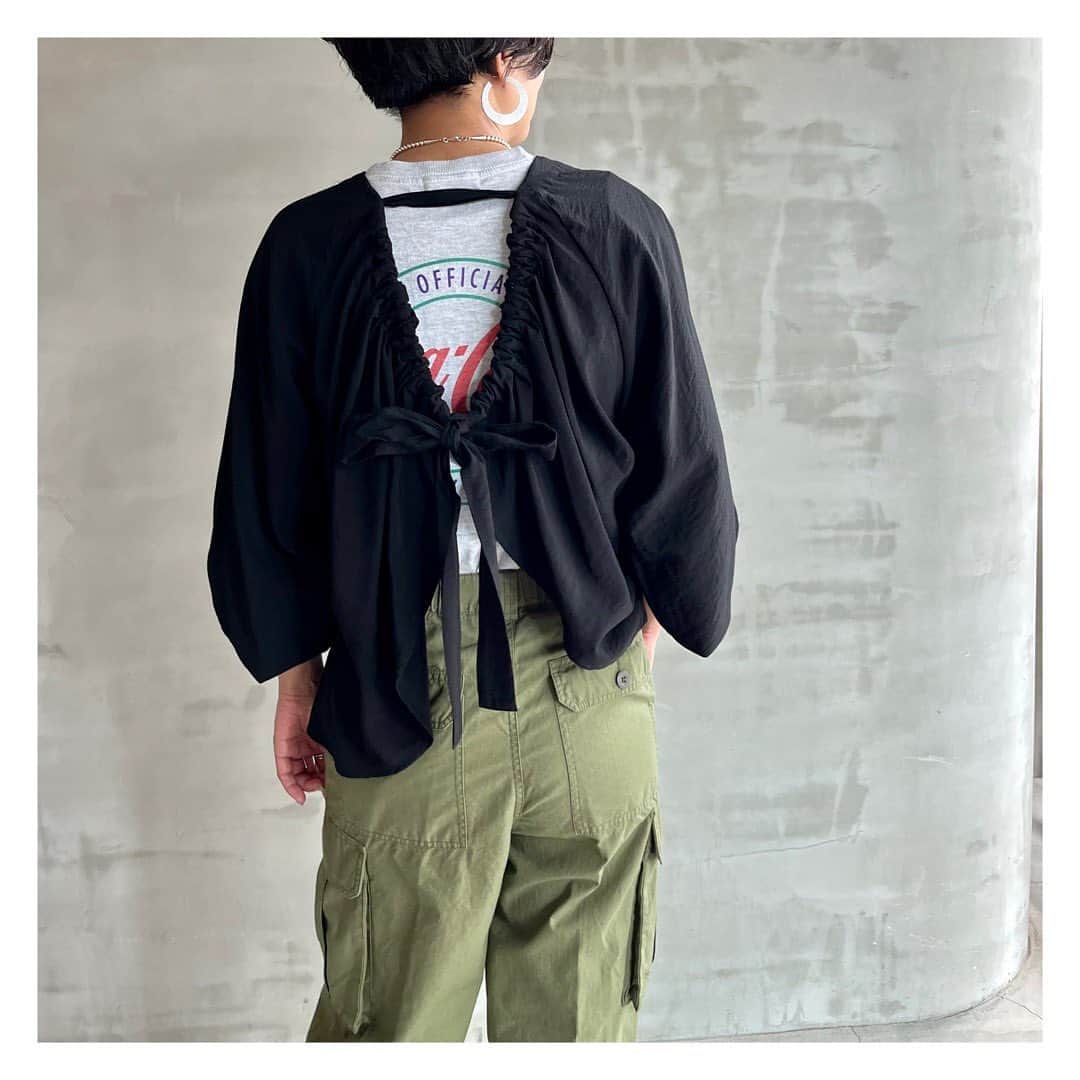 エリオポールのインスタグラム：「2023 Summer Collection  Blouse  19.800yen / HÉLIOPÔLE   Ref: 13003034037HN Color: White. Black Siz: 38  T shirt  5.280yen / GOOD ROCK SPEED  Ref: 13373003051GN Color: Gray Siz: F  店舗にてお電話による通販対応も承っております。  HELIOPOLE代官山店  03 3770 6438  HELIOPOLE 札幌店  011 209 5455  HELIOPOLE 広島店  082 542 7033   @heliopole_official #HELIOPOLE  #エリオポール」