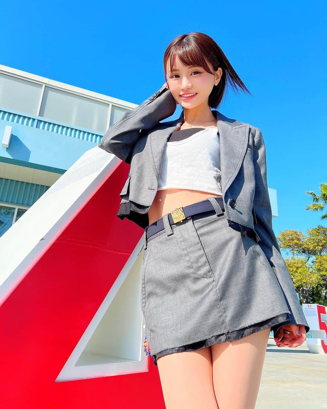 みもれもんさんのインスタグラム写真 - (みもれもんInstagram)「Stroll downtown 🇺🇸Disney Concert Hall and Dodgers Stadium🏟❤️‍🔥⚾️  ダウンタウンをお散歩してたょ🇺🇸 ディズニーコンサートホールと ドジャーススタジアム🏟❤️‍🔥⚾️ 洋服は @miumiu の スーツ風のセトアプ💓かわち😍  #LosAngeles #America #Disney #downtown #miumiu #PRADA #Dodgers #mimolemon #みもれもん #アメリカ #ロサンゼルス」5月12日 10時17分 - mimore_mon0929
