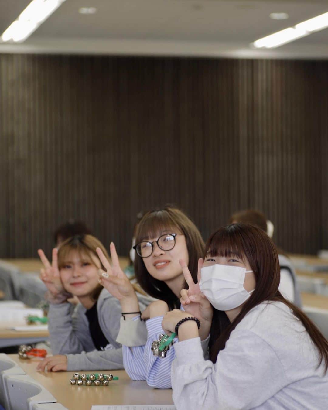 福岡女子短期大学さんのインスタグラム写真 - (福岡女子短期大学Instagram)「💎子ども学科&音楽科💎  こども音楽療育士や音楽療法士を目指す学生の皆さんです。授業風景を撮影しました✨  #福岡女子短期大学 #こども音楽療育士 #音楽療法士 #音楽が好きな人と繋がりたい」5月12日 10時19分 - fukuoka_wjc