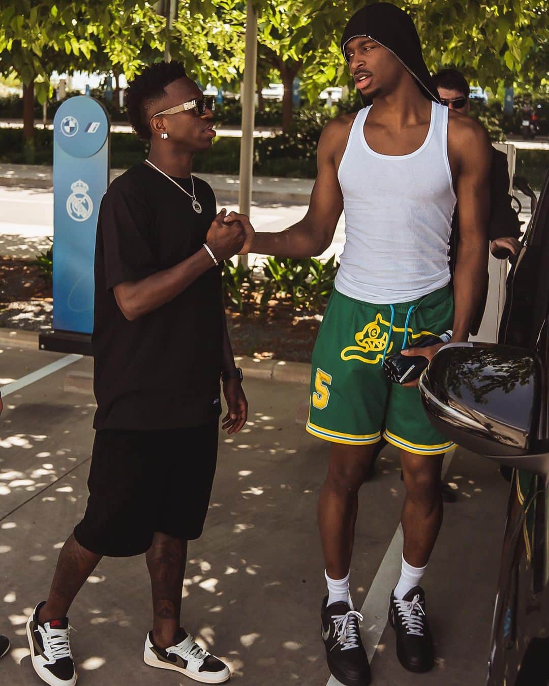 ヴィニシウス・ジュニオールのインスタグラム：「🇨🇦 Great moments with All star 🇧🇷 @shai 🤝🏿🤍」