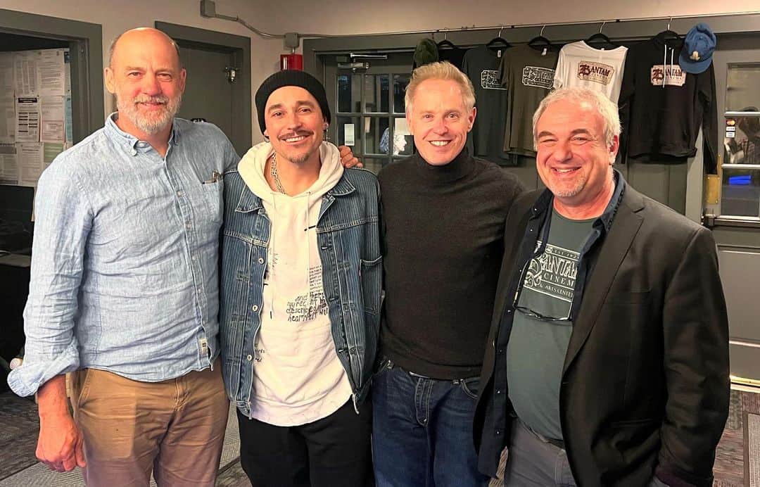 のインスタグラム：「Thank you to everyone who came to The Bantam Cinema last night to see Only In Theaters! Wonderful crowd! Great Q&A-! Hosted by my dear friend Anthony Edwards—and where lots of passion was expressed for “going to the movies”— in theaters!   @anthonycedwards @thekenyonphillips @lucysbones @bantam.cinema #arthouse #arthousecinema #movies @onlyintheatersmovie @jennadeangeles」