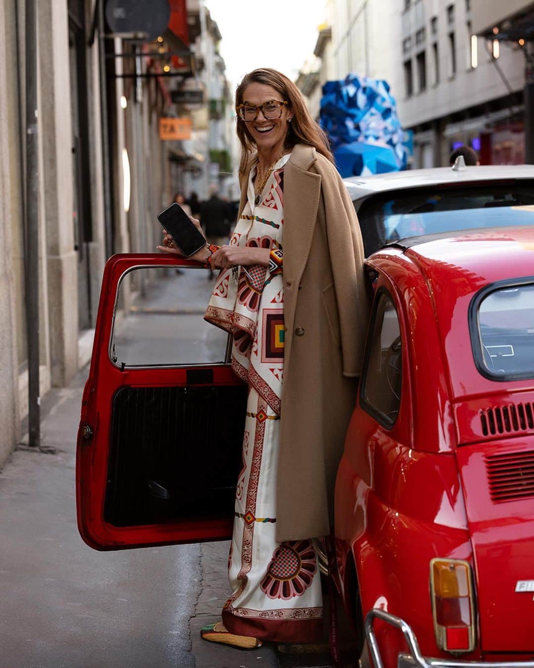 スコット・シューマンのインスタグラム：「Heading  home in a car to match your outfit or walking your dog in a super chic outfit is par for the course in Milan and for @jjmartinmilan , Milan (of course)」