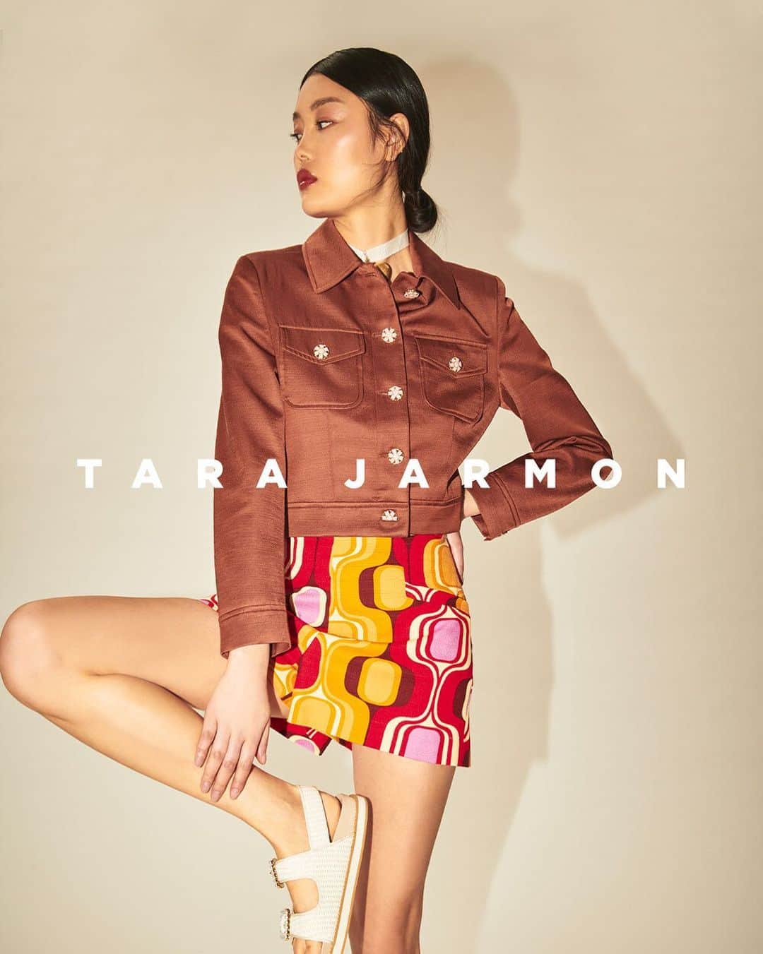 タラジャーモンのインスタグラム：「POV : You’re waiting for the sun.  #tarajarmon #fashion #PE23 #newin」