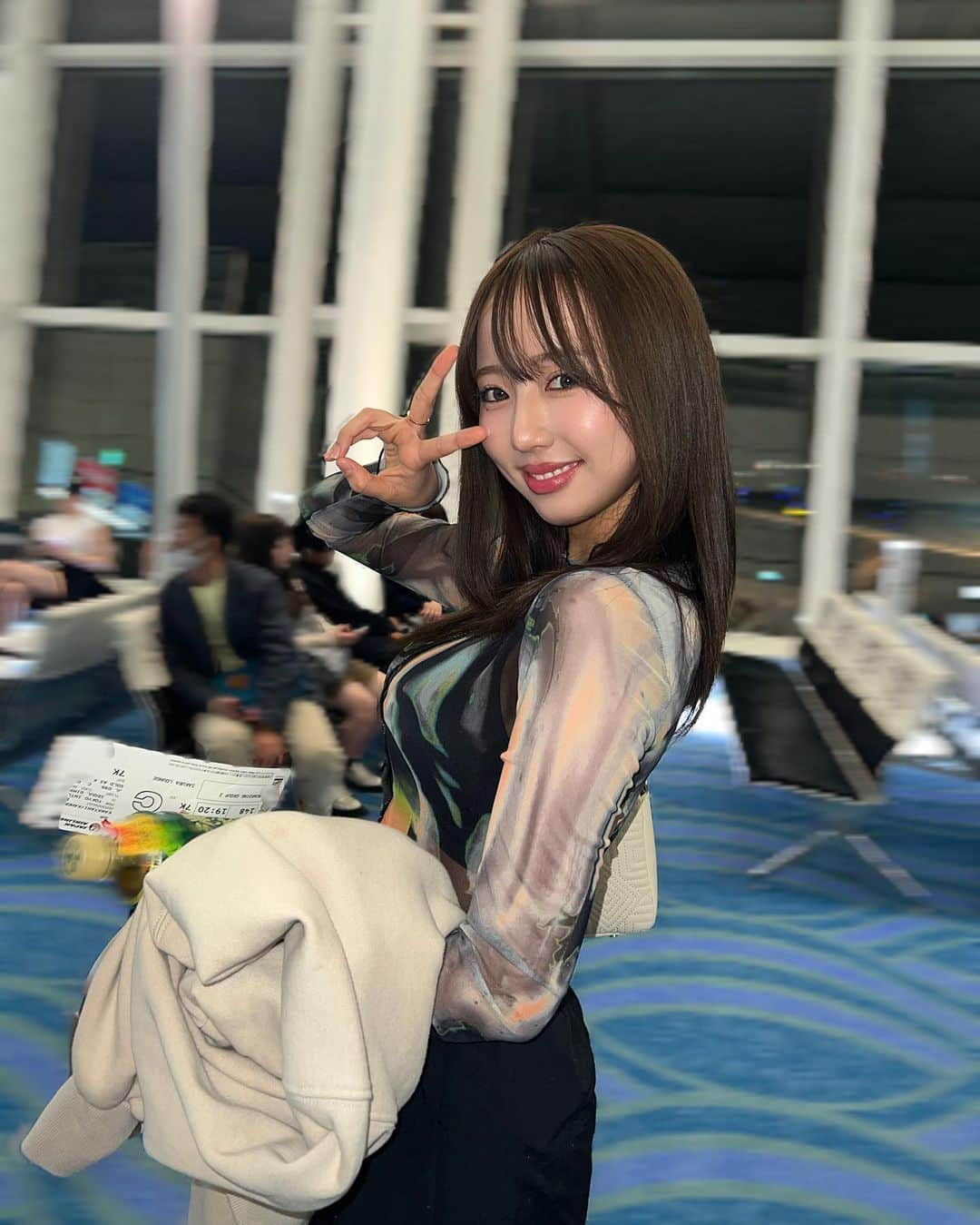 川谷花音さんのインスタグラム写真 - (川谷花音Instagram)「🩵 お気に入りのお洋服を旅先に置いてきちゃった😭  #今日のコーデ #大学生 #大学生コーデ #女子大生 #旅行 #韓国旅行 #韓国 #空港 #korea」5月12日 8時20分 - kanon_kawatani_