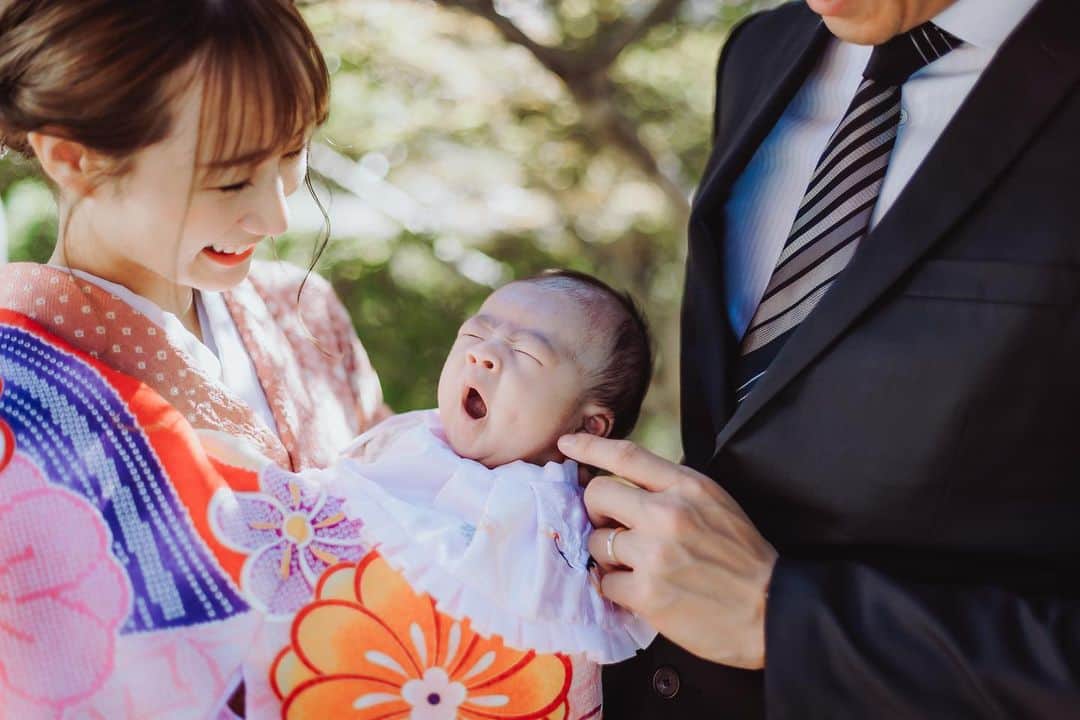 筒井萌子のインスタグラム：「*  　随分前のお宮参りphoto𖦊 　おおあくびちゃん𖤣𖥧𖥣𖡡𖥧𖤣 　  　┈┈┈┈┈┈┈ ❁ ❁ ❁ ┈┈┈┈┈┈┈┈  　#サイベックス #サイベックスメリオ #baby 　#プレママ #出産準備 #生後3ヶ月 #両親学級　 　#プレママ教室 #baby #令和4年ベビー　 　#第一子 #秋生まれベビー #9月生まれ 　#育児日記 #子育て日記 #令和4年ベビー　 　#出産準備 #出産祝い #親子モデル #赤ちゃんモデル 　#ニューボーンフォト #newbornphotography  　#お食い初め #生後100日 #女の子ベビー 　#離乳食 #離乳食準備 #離乳食準備グッズ 　#お宮参り #お宮参りコーデ #お宮参りフォト」