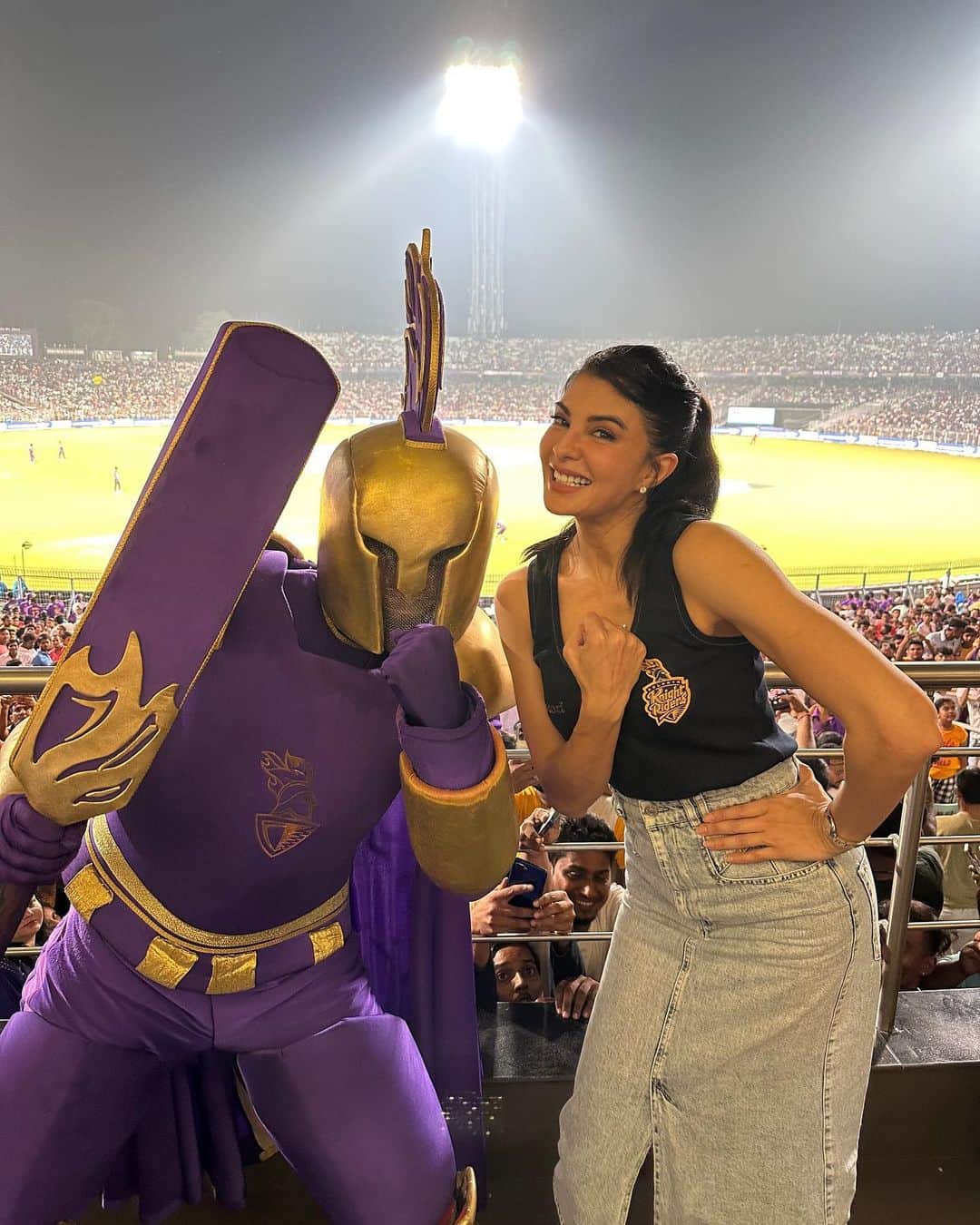 Jacqueline Fernandezのインスタグラム：「Thank you @lux_cozi_innerwear for hosting us tonight at the @iplt20 at the Eden Gardens!! It was the best experience ❤️❤️ @kkriders @rajasthanroyals it was so amazing to watch you play live!!」