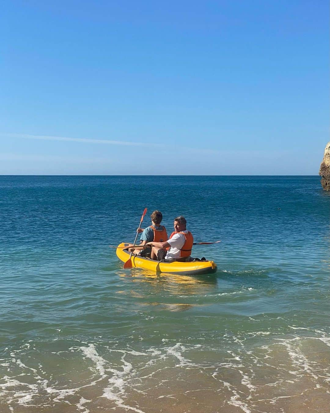 リサンネ・デ・ウィッテさんのインスタグラム写真 - (リサンネ・デ・ウィッテInstagram)「Rest day vibes 🛶🌊🏖️」5月12日 2時50分 - lisannedewitte