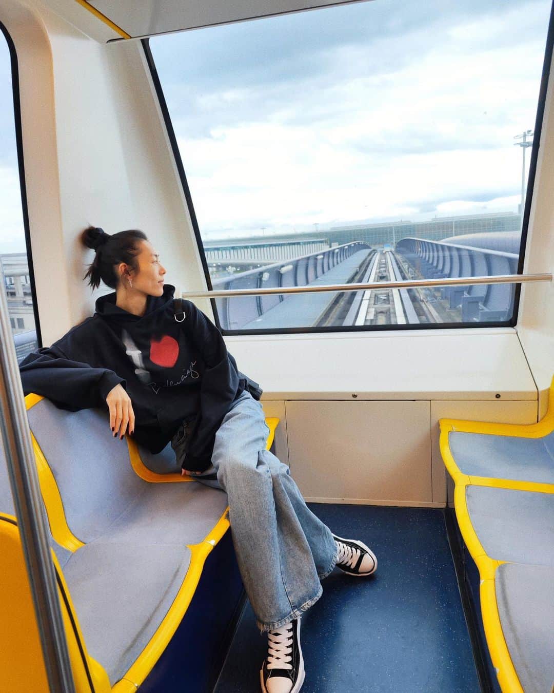 リウ・ウェンのインスタグラム：「On the road to somewhere...everywhere.」