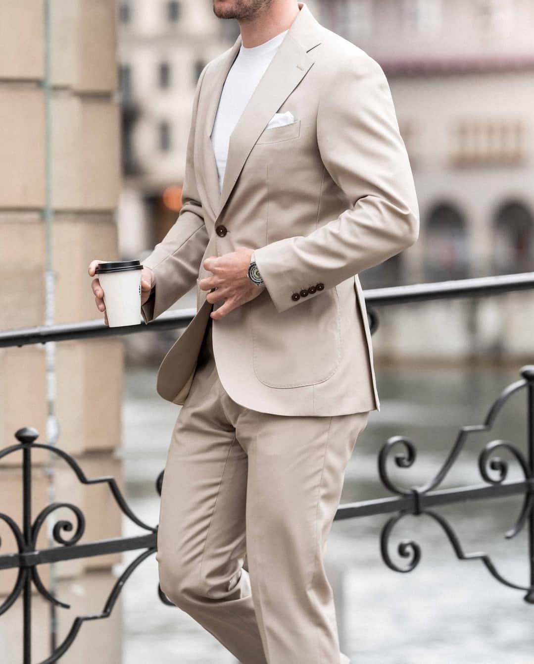 のインスタグラム：「Upgrade your style with our MILLENNIAL® collection, perfect for any occasion ! Experience the perfect blend of style and comfort, a must-have for fashion-forward millennials.  Bunch : MILLENNIAL® Ref : 838504  #dormeuil #luxurytailoring #tailormade #luxuryfabrics #bespoketailoring #luxurynaturalfibers #ethicalcloth #sustainablefashion #sustainableluxury #1842paris」